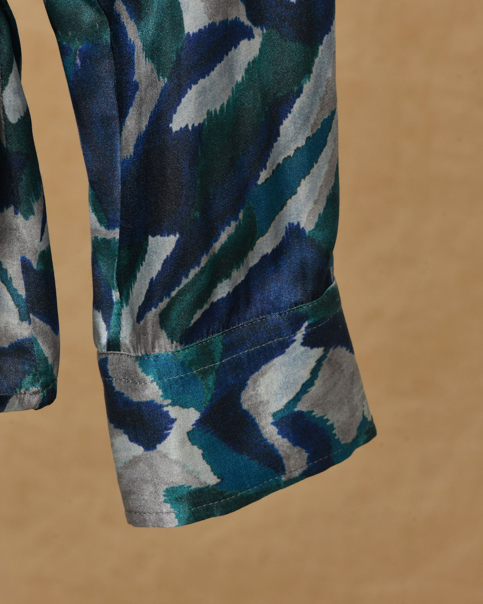 Chemisier en soie bleu à motifs Pomandère