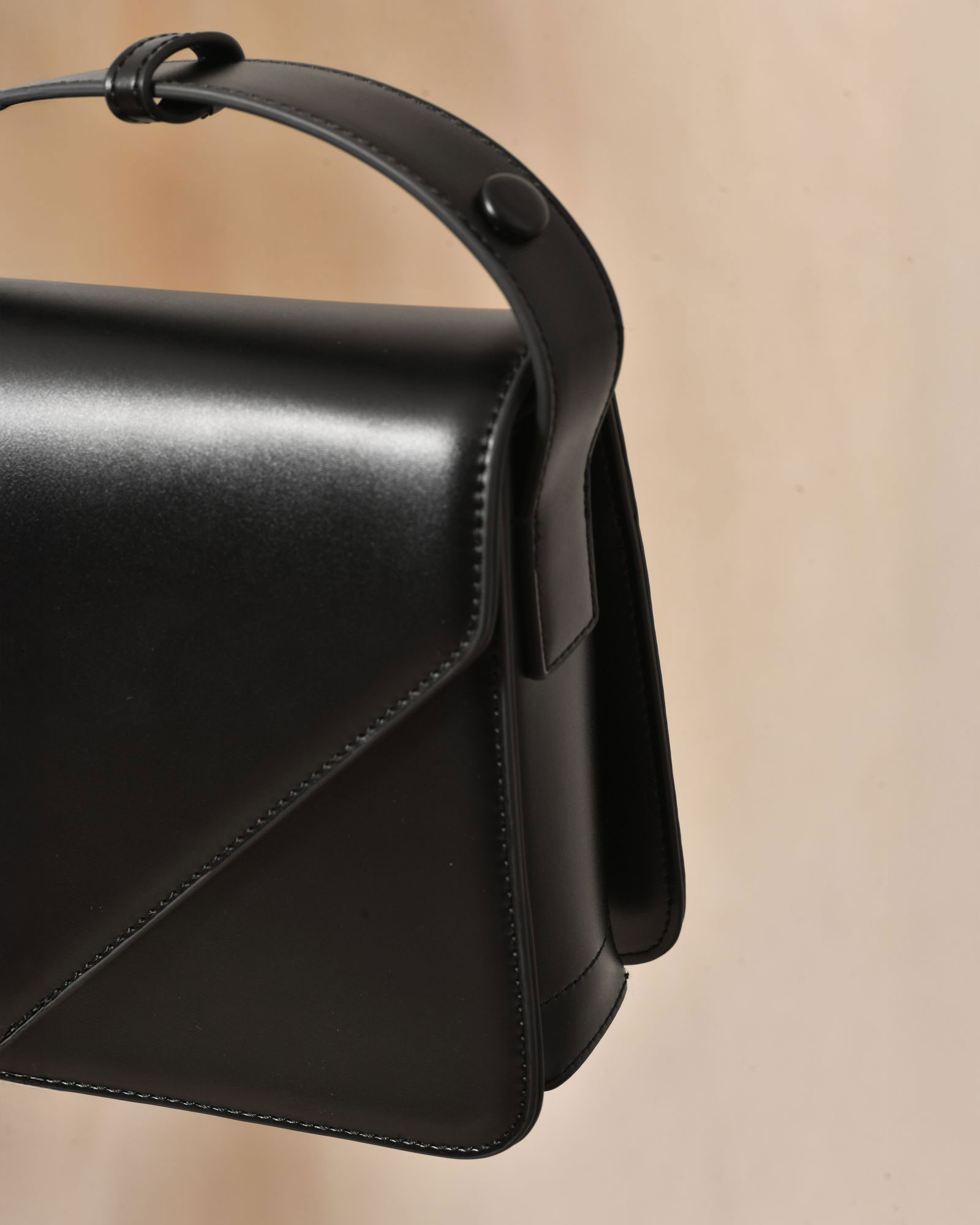 Sac en cuir lisse à rabat enveloppe Liviana Conti