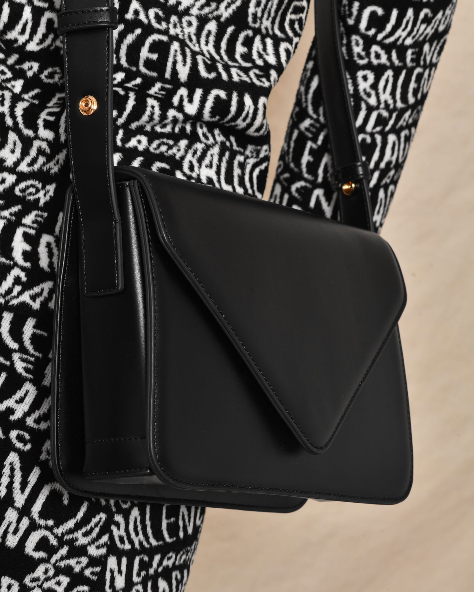 Sac en cuir lisse à rabat enveloppe Liviana Conti