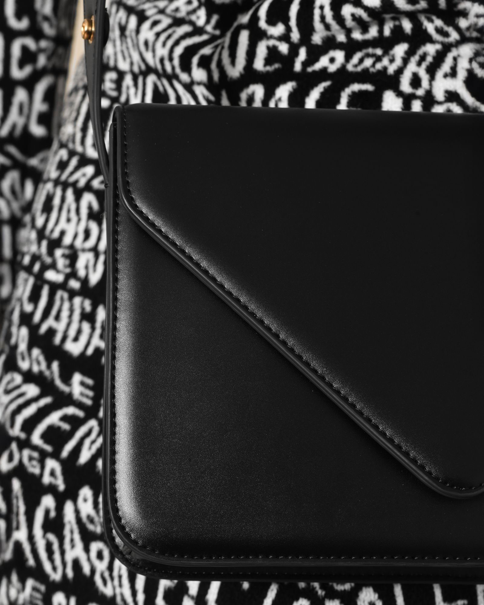 Sac en cuir lisse à rabat enveloppe Liviana Conti