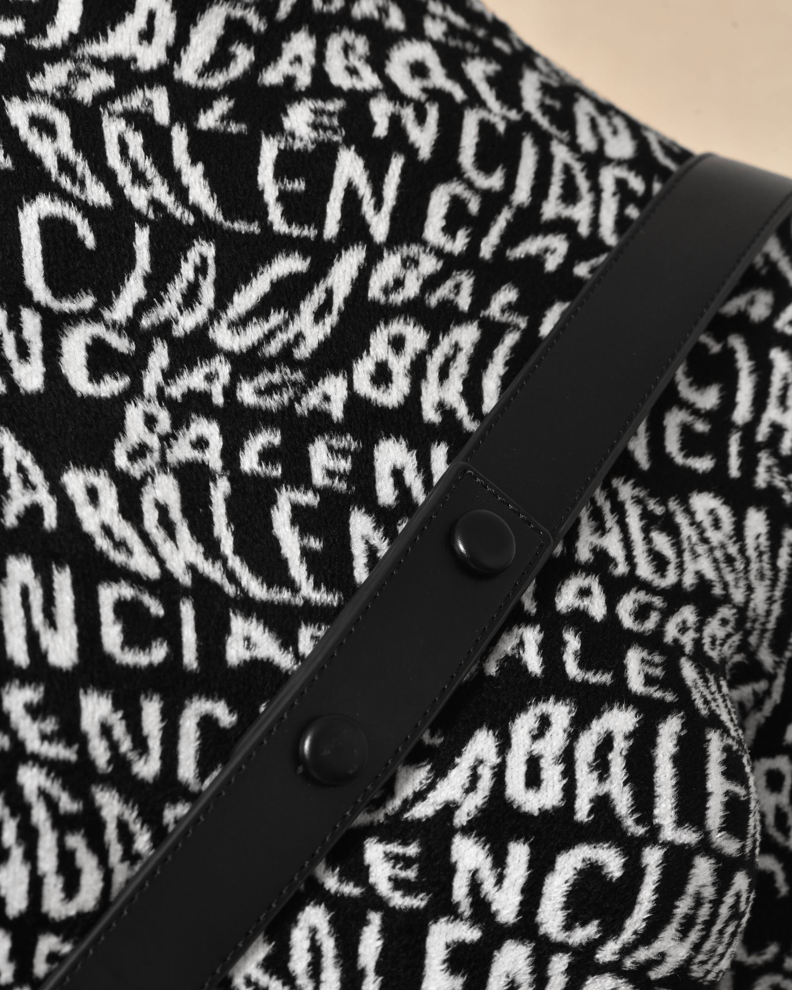 Sac en cuir lisse à rabat enveloppe Liviana Conti