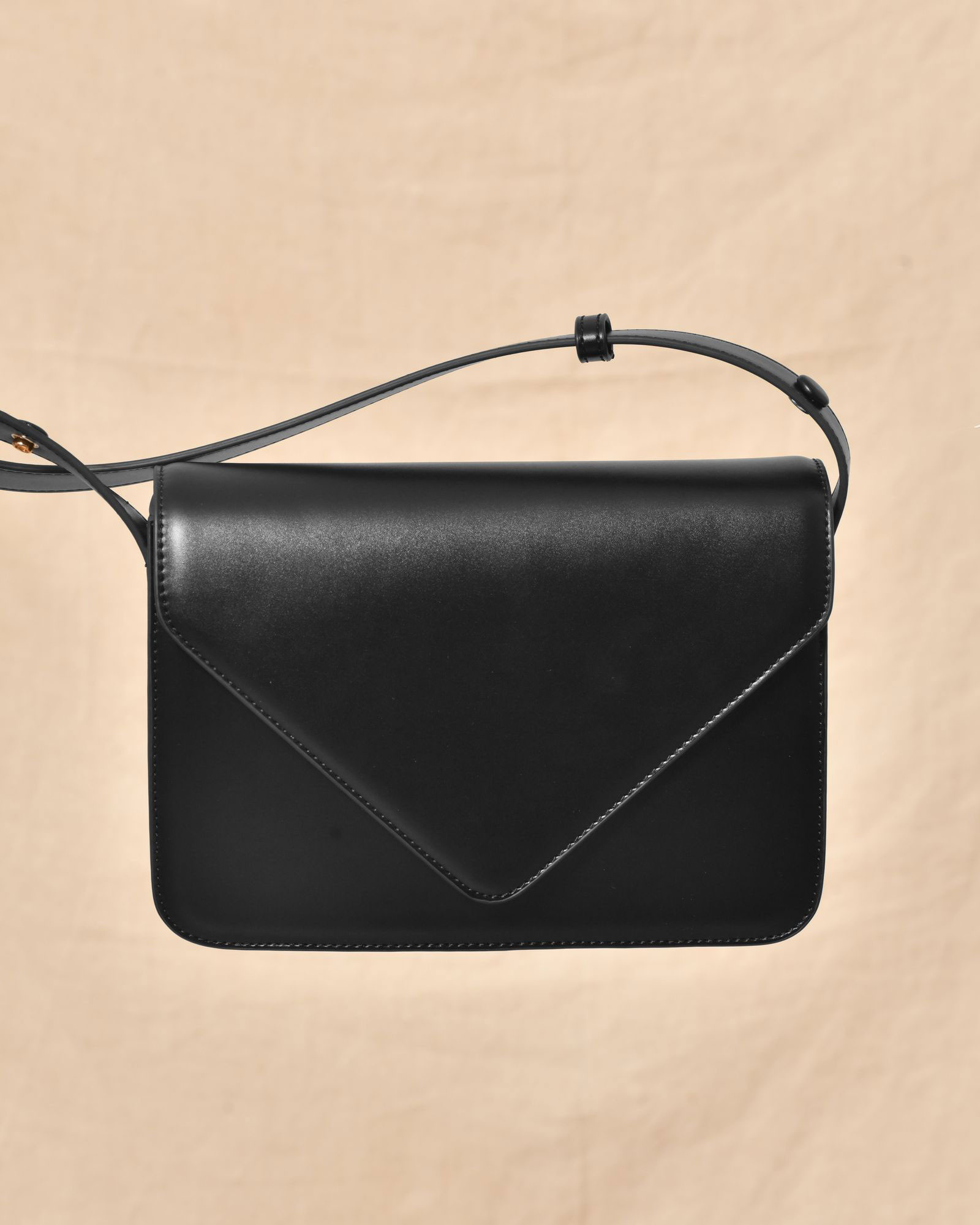 Sac en cuir lisse à rabat enveloppe Liviana Conti