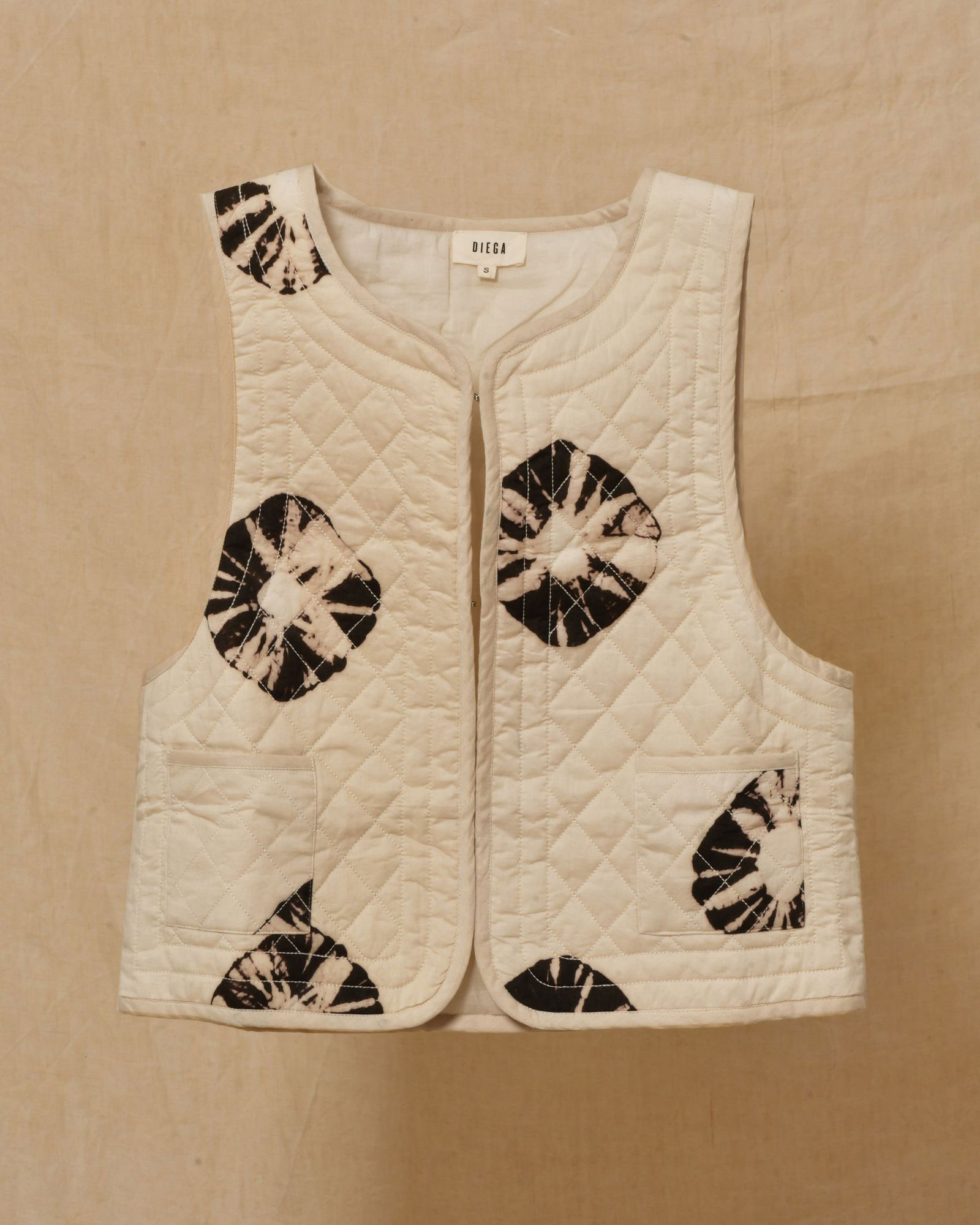 Gilet sans manches matelassé à imprimé abstrait Diega