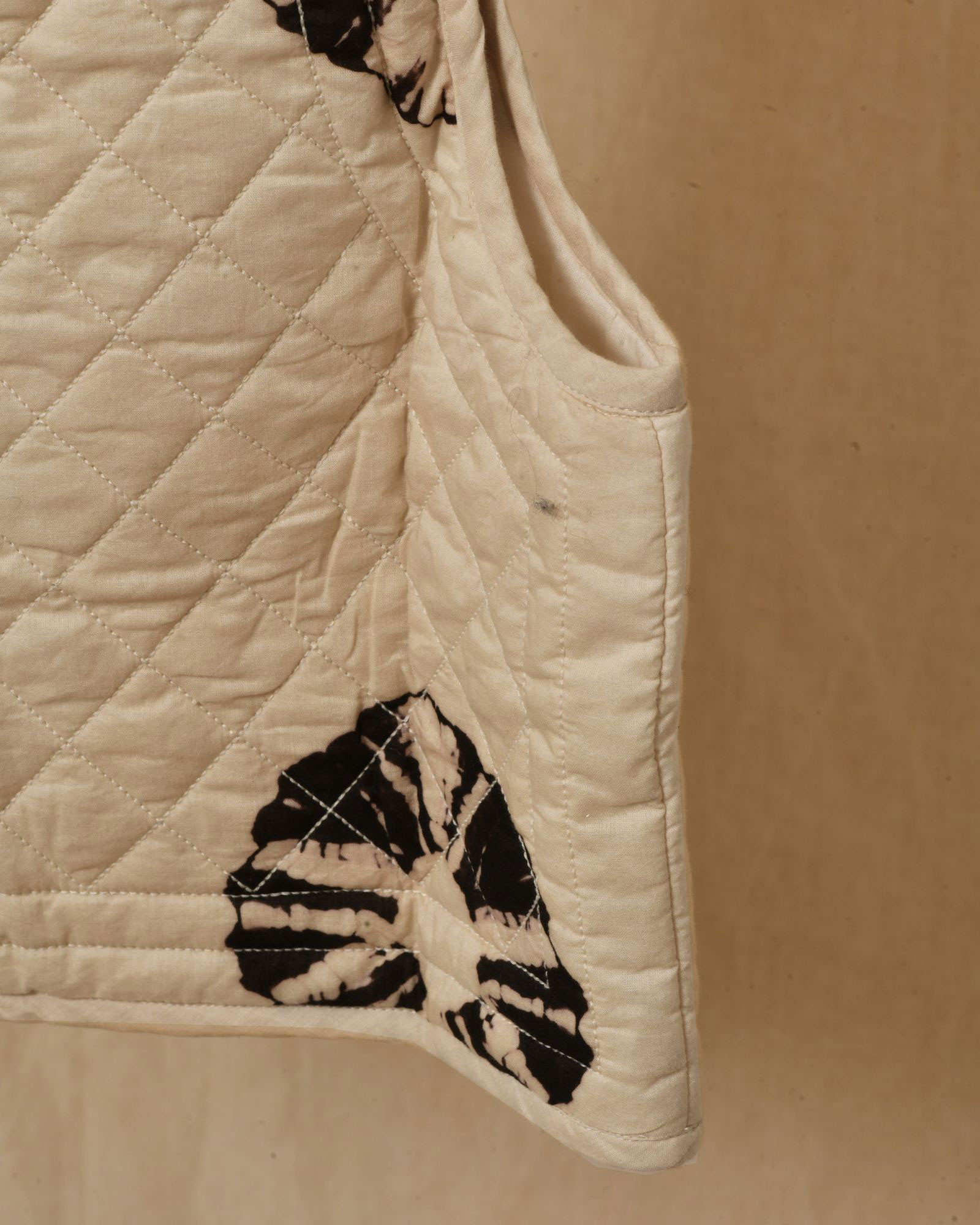 Gilet sans manches matelassé à imprimé abstrait Diega