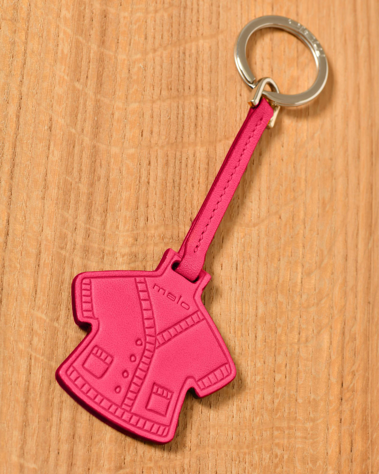 Porte-clés en cuir forme manteau rose Malo