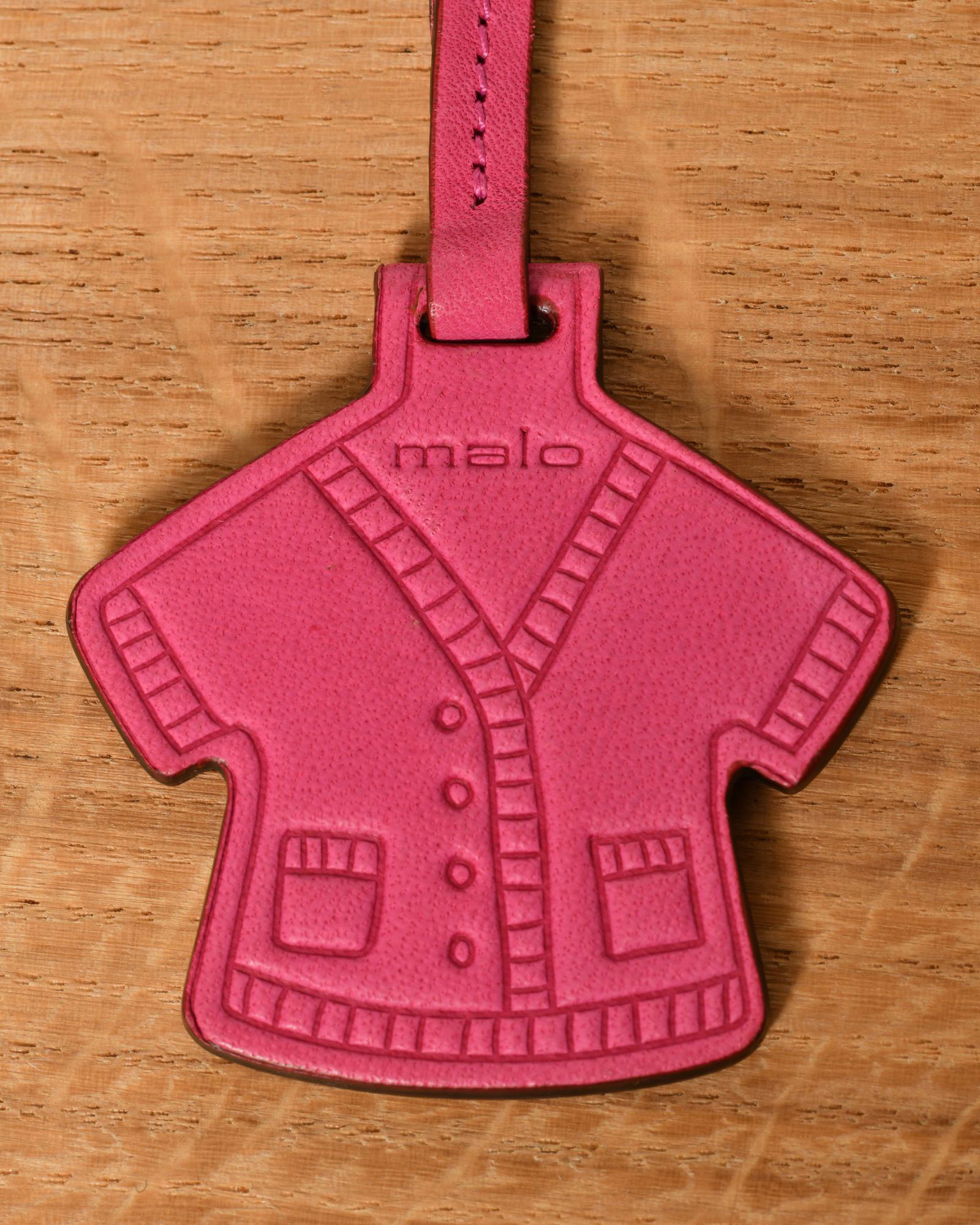 Porte-clés en cuir forme manteau rose Malo