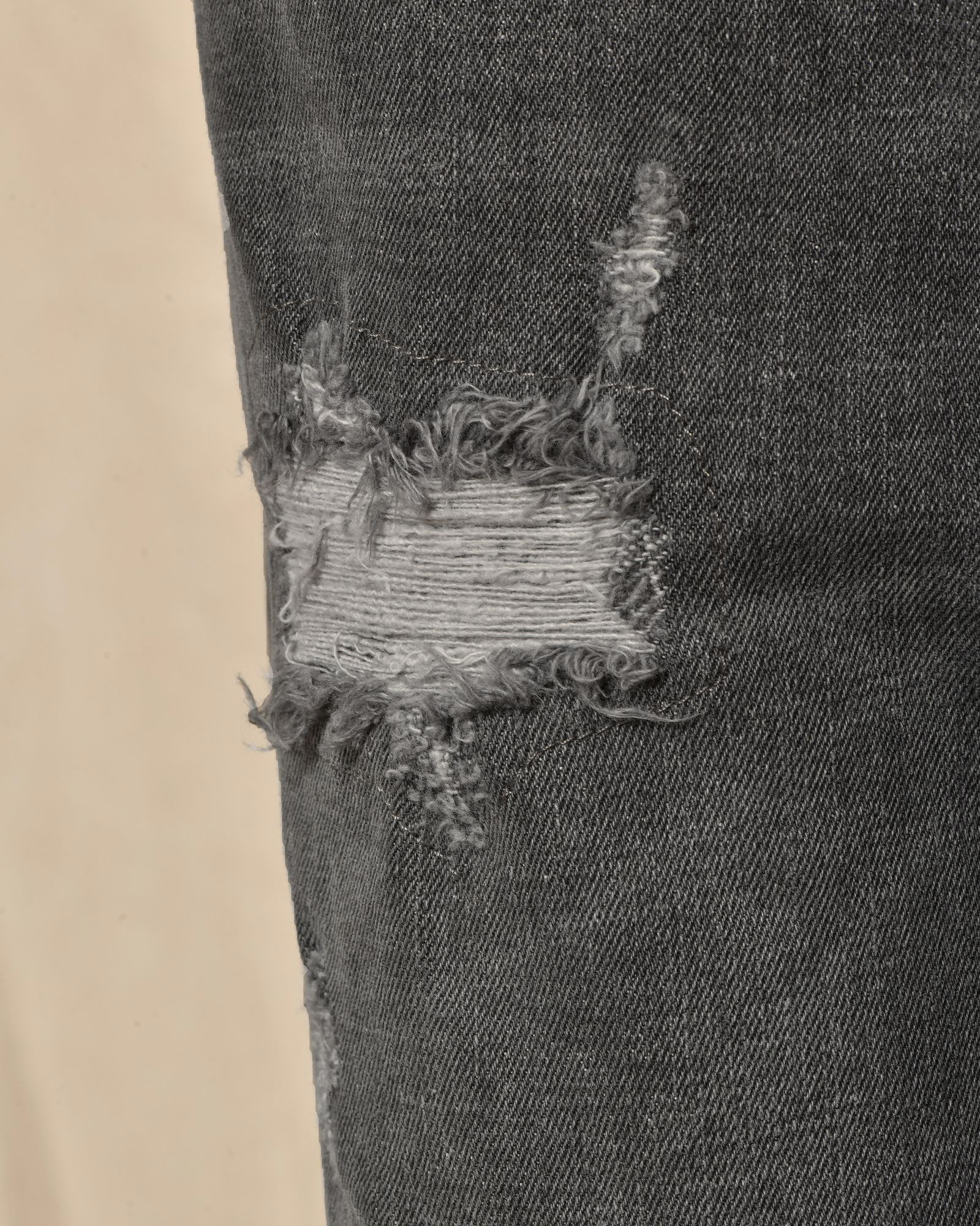 Jean gris délavé avec détails déchirés John Richmond
