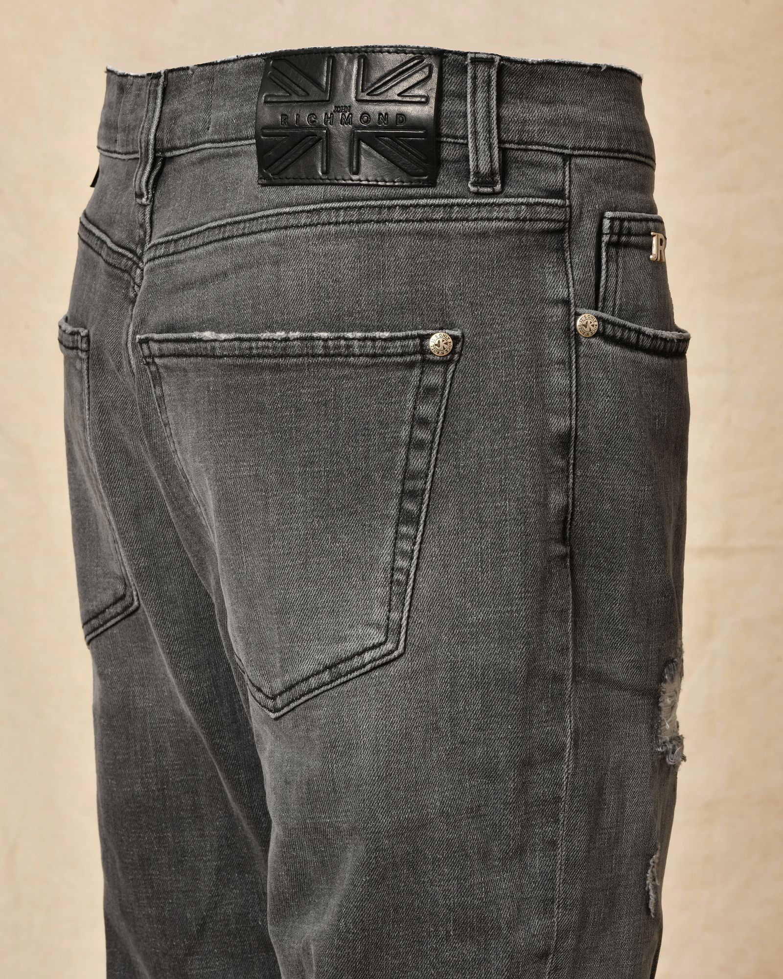 Jean gris délavé avec détails déchirés John Richmond