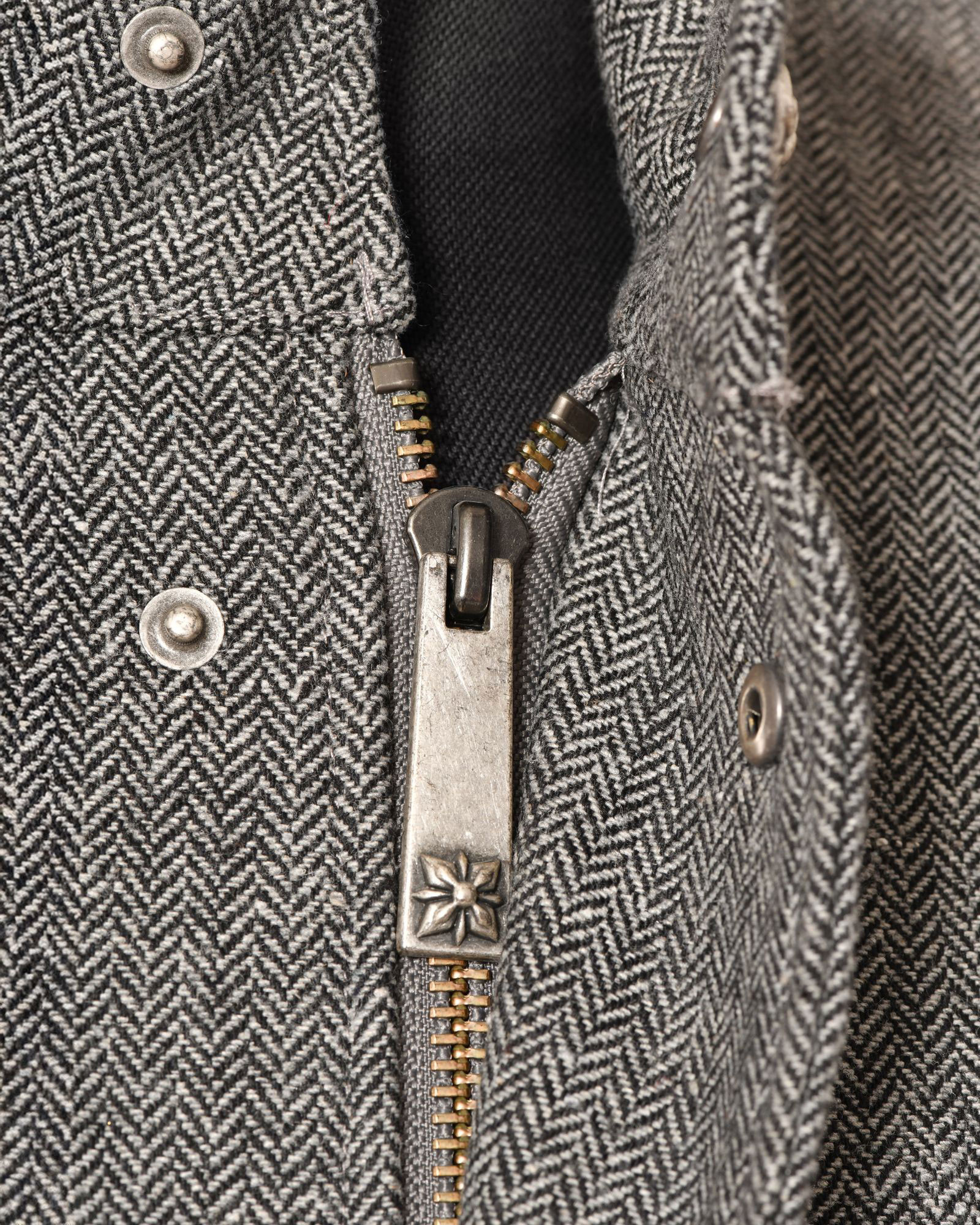 Manteau doudoune à œillets fantaisie gris John Richmond