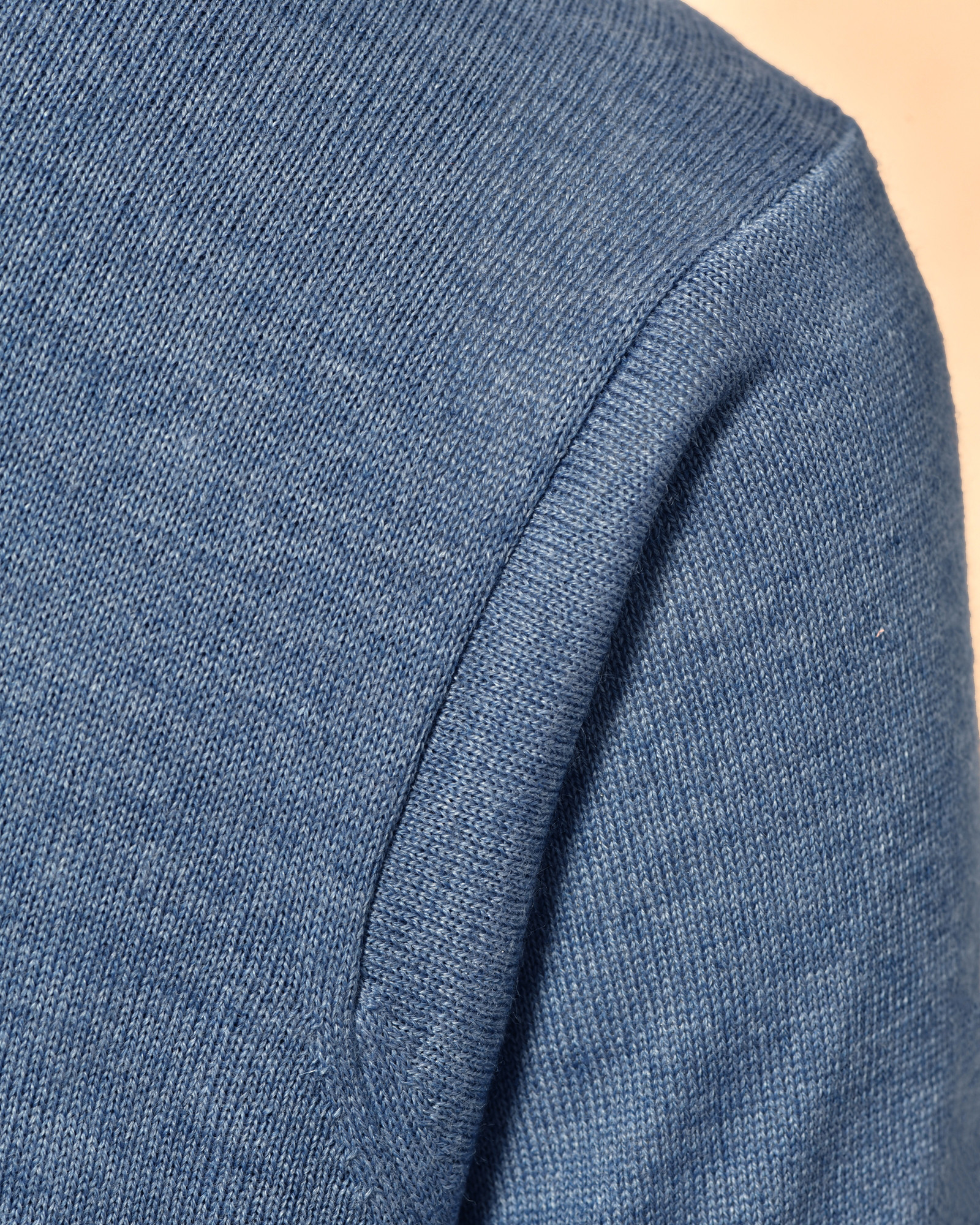 Pull en laine bleue Vneck