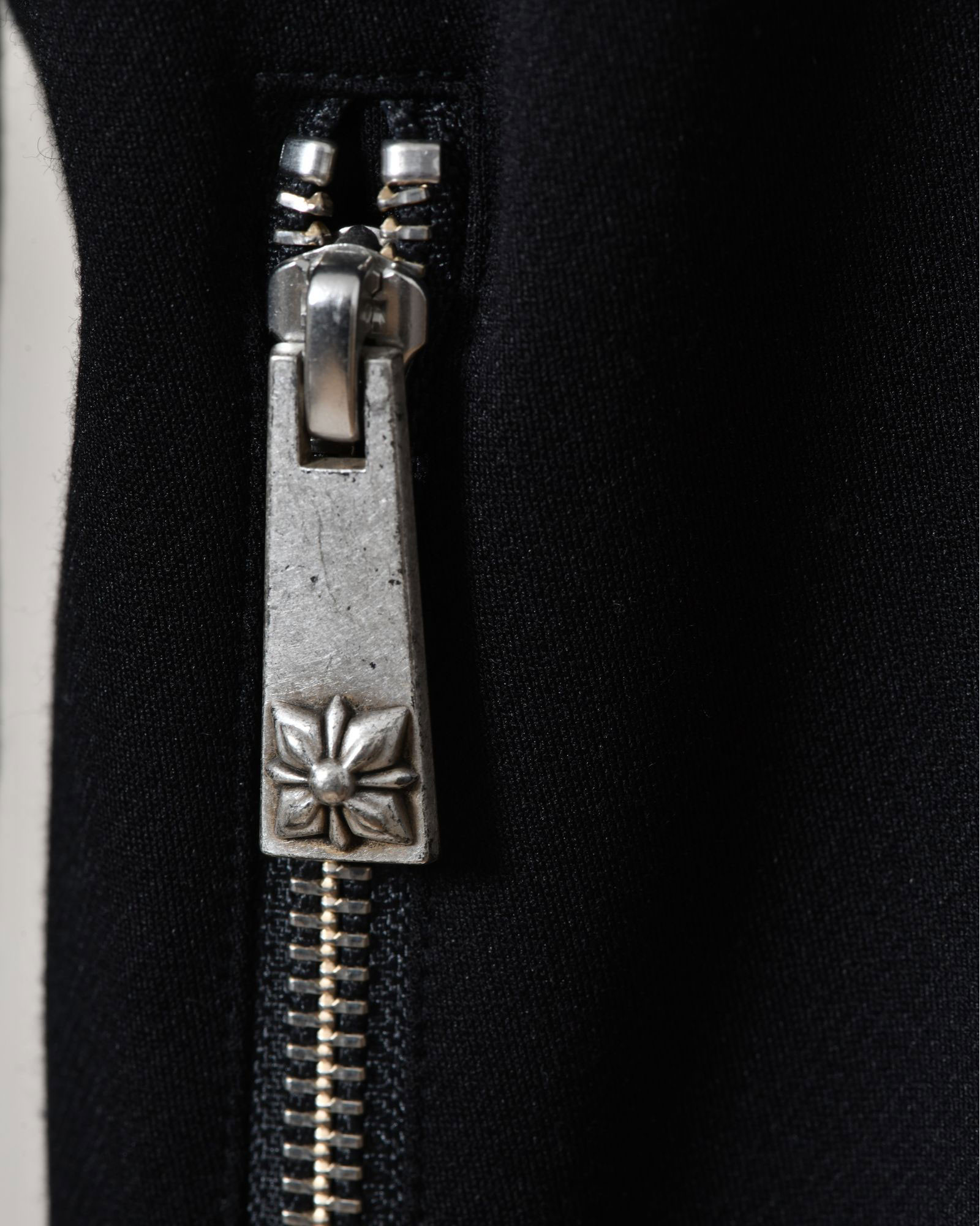 Veste de jogging à cristaux et œillets fantaisie John Richmond