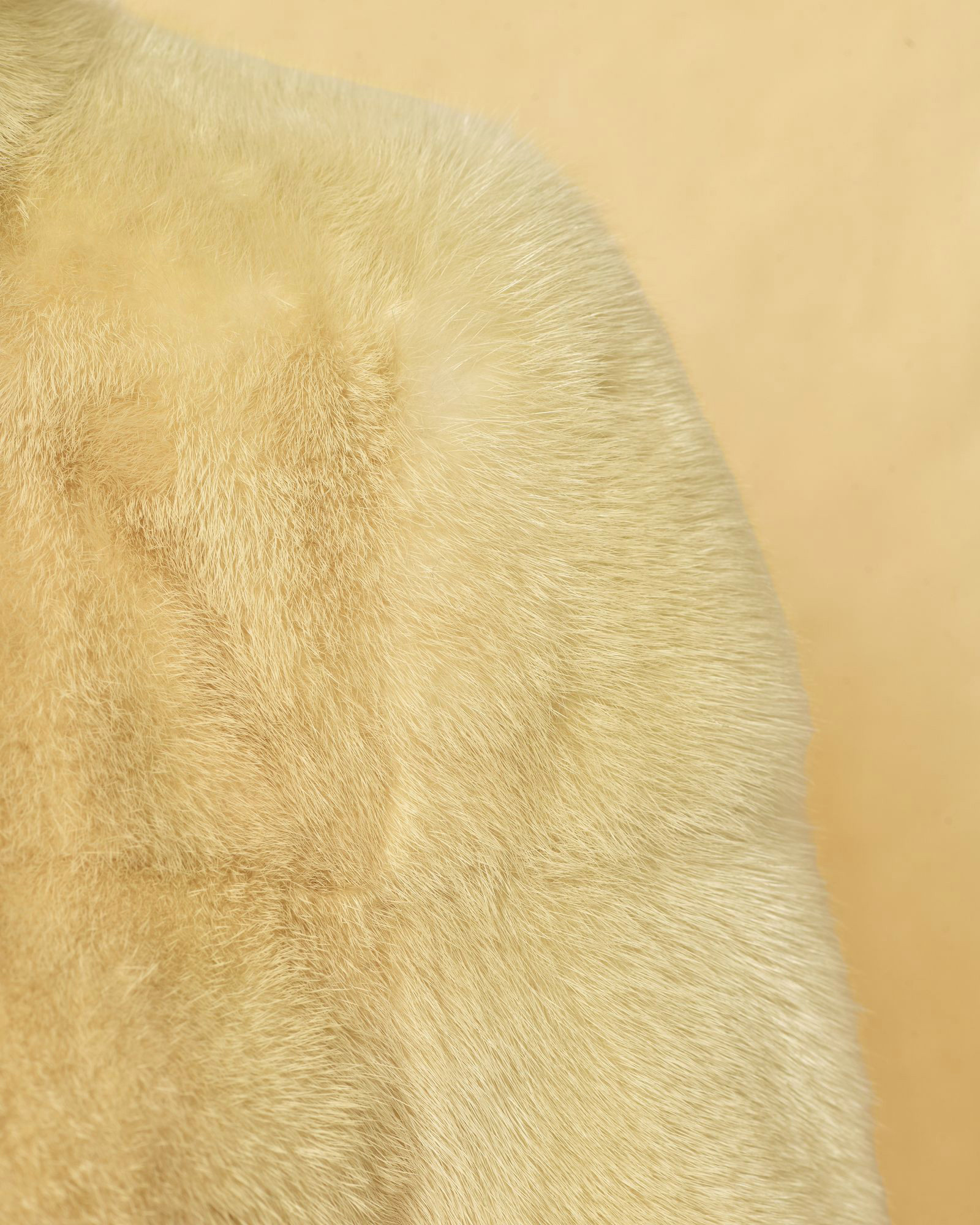 Manteau en vison jaune Valentino