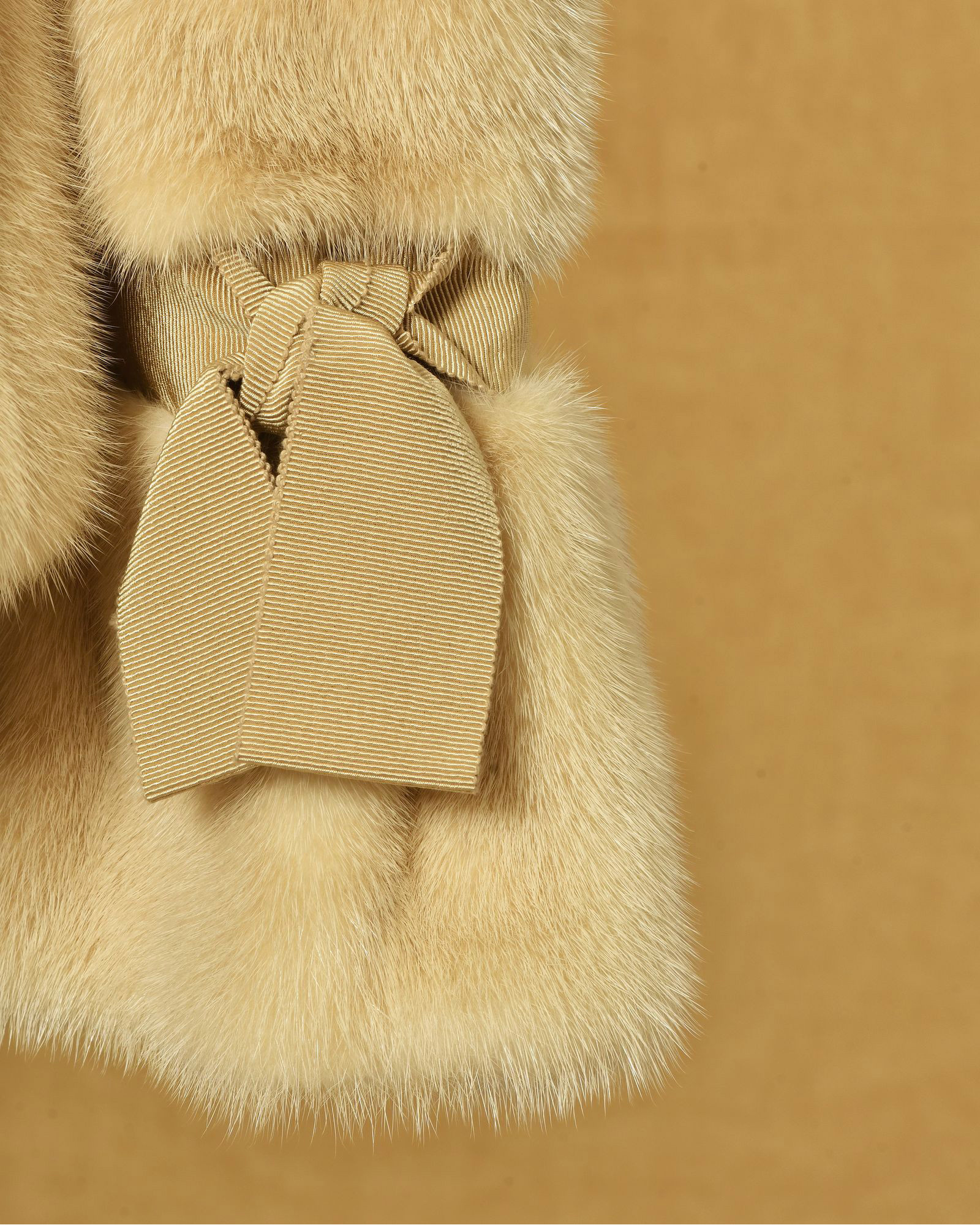 Manteau en vison jaune Valentino