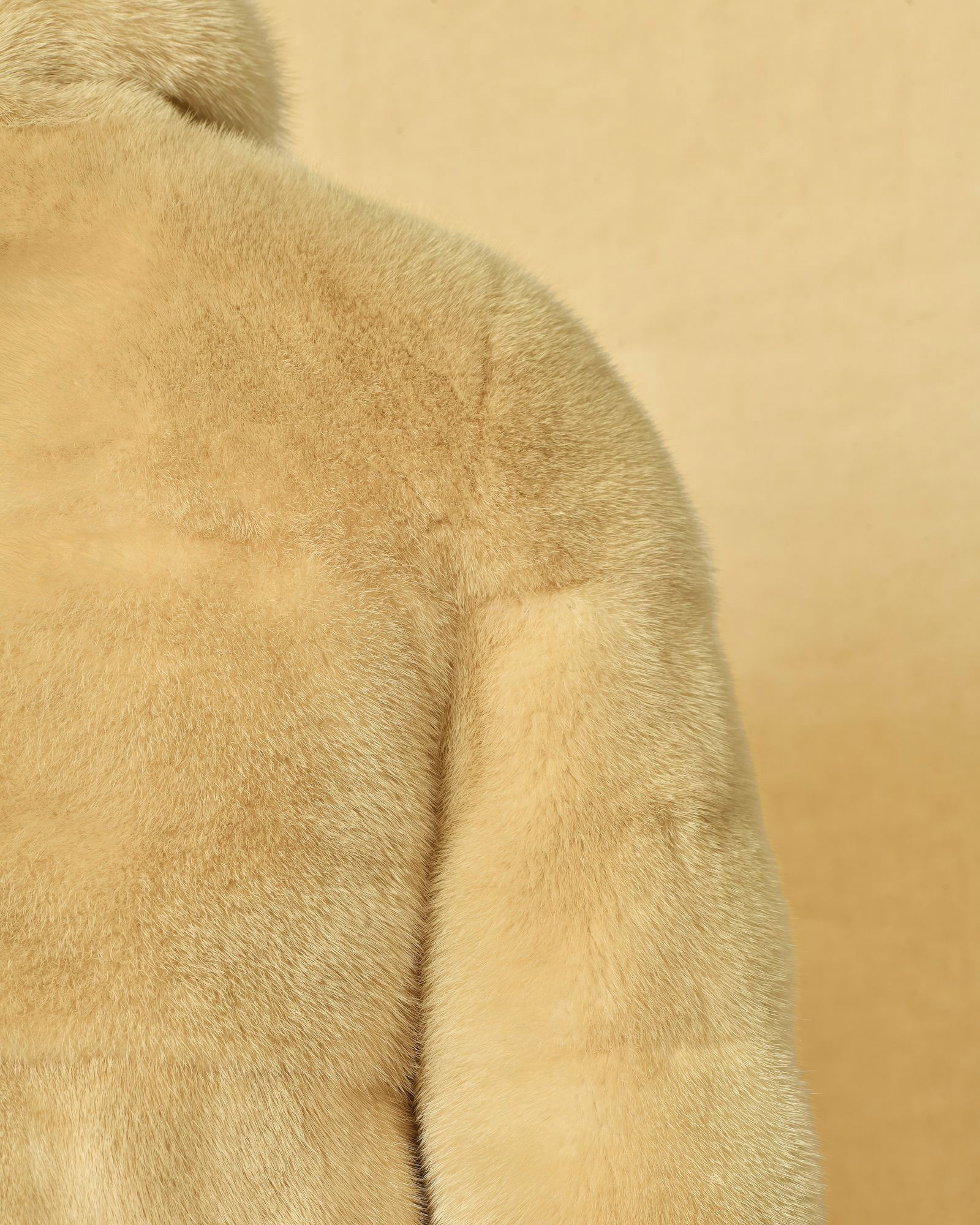 Manteau en vison jaune Valentino