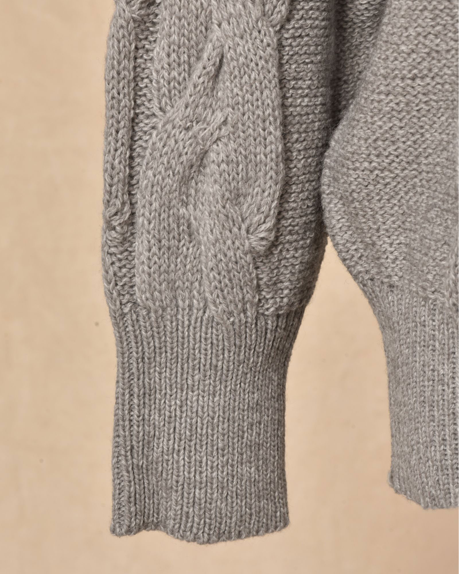 Pull en laine torsadé col V Emma White