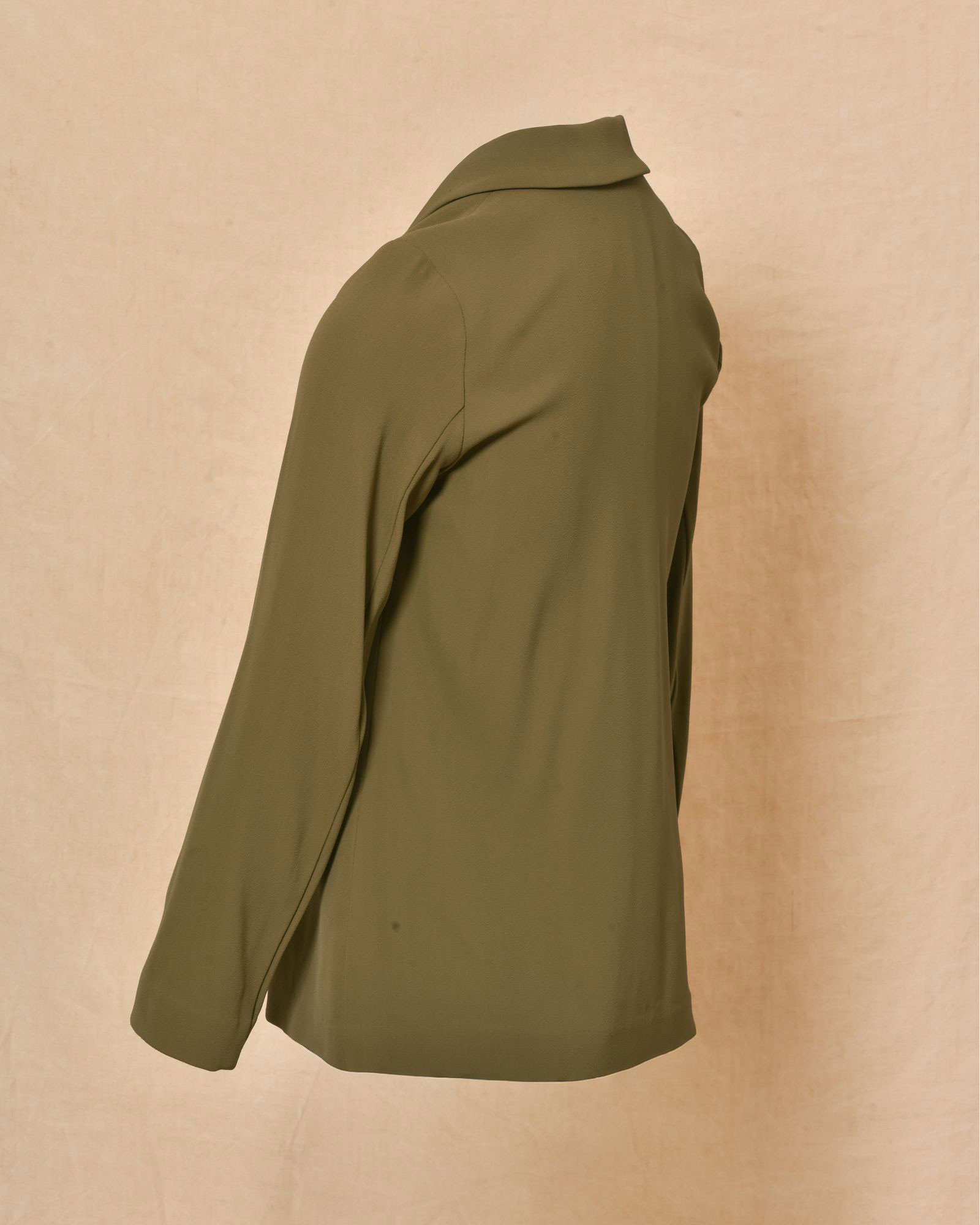 Veste cintrée en crêpe kaki Momoni