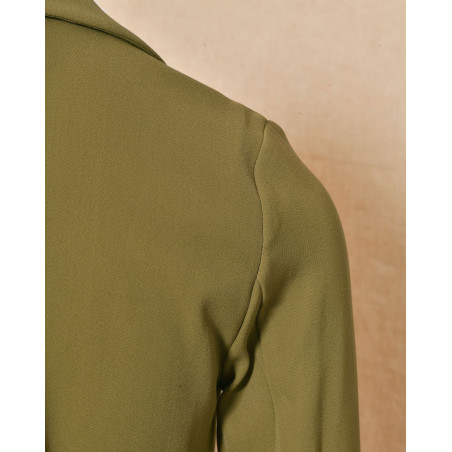Veste cintrée en crêpe kaki Momoni