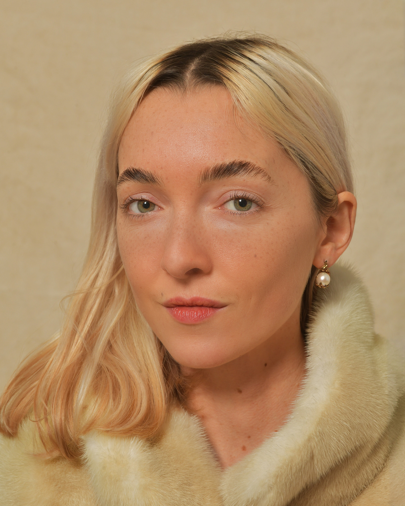 Mono boucle d’oreille flamme dorée et perle nacrée Alan Crocetti