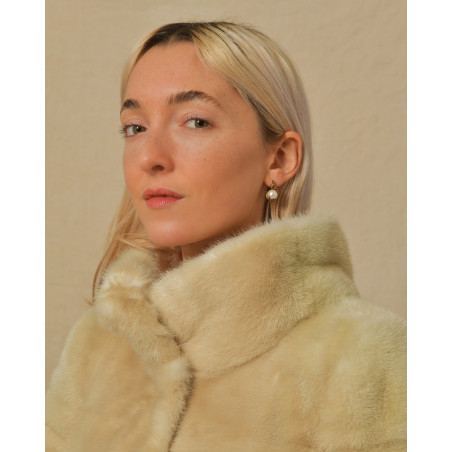 Mono boucle d’oreille flamme dorée et perle nacrée Alan Crocetti