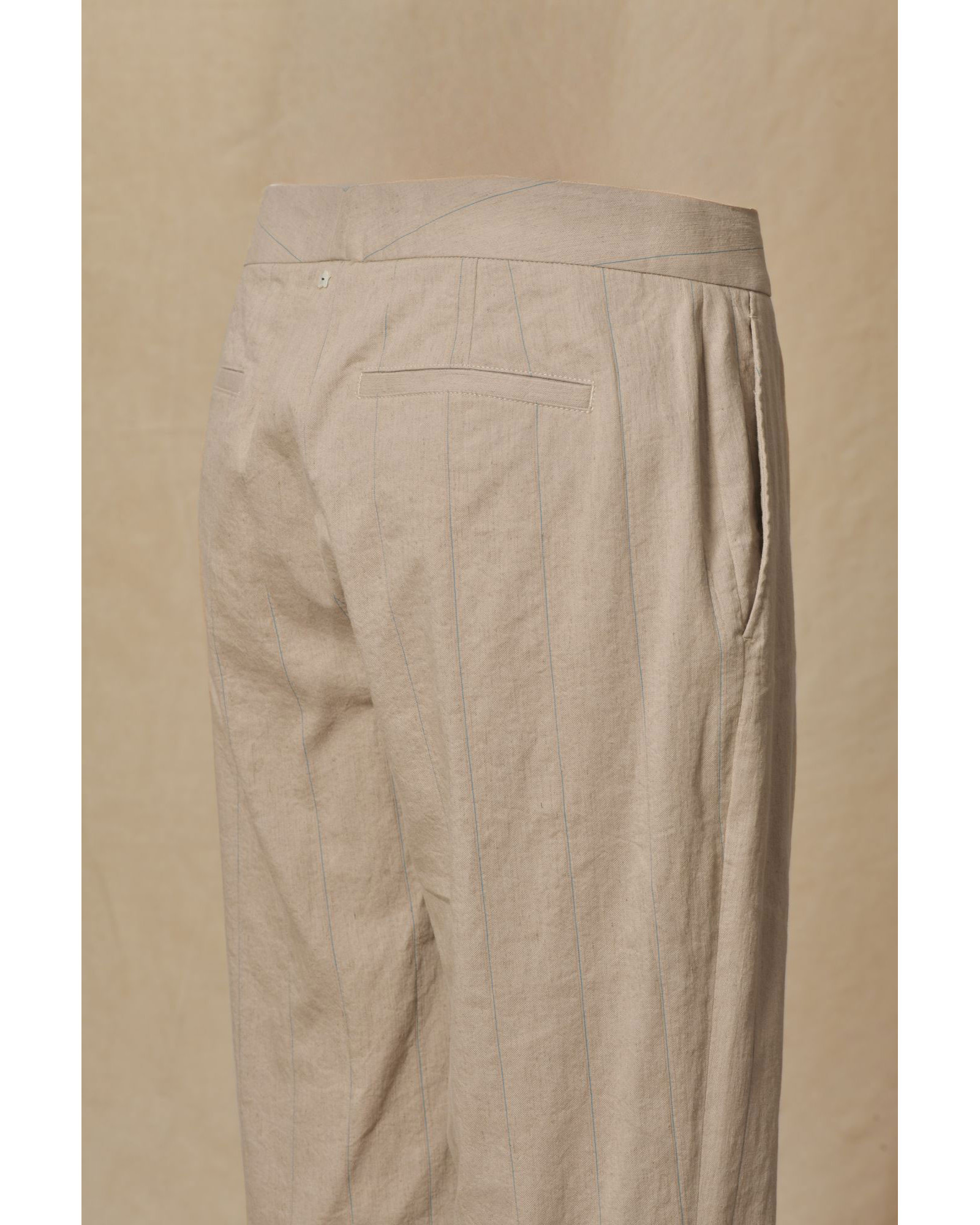 Pantalon en lin beige à rayures bleues Lorena Antoniazzi