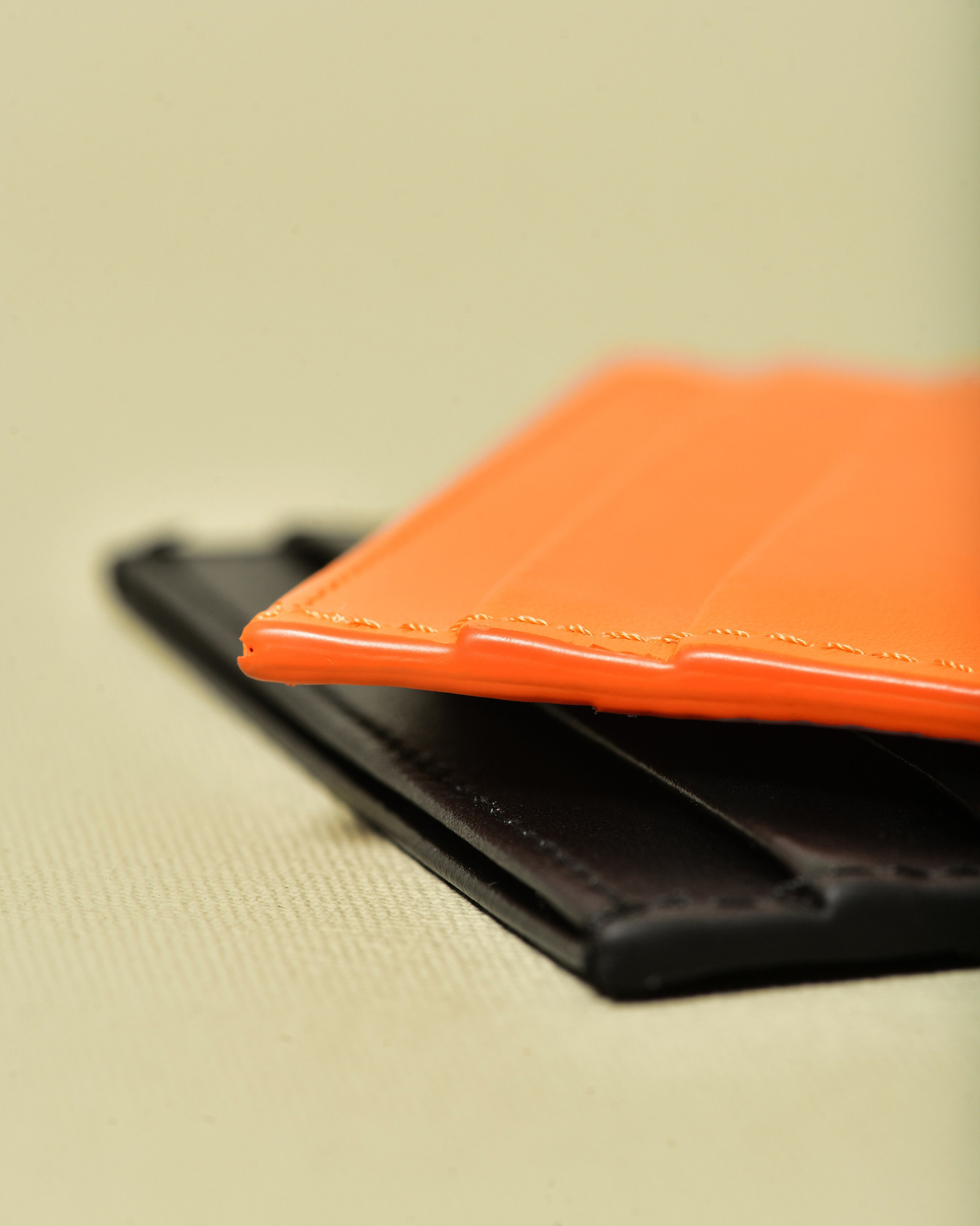 Portes cartes en cuir orange Heron Preston