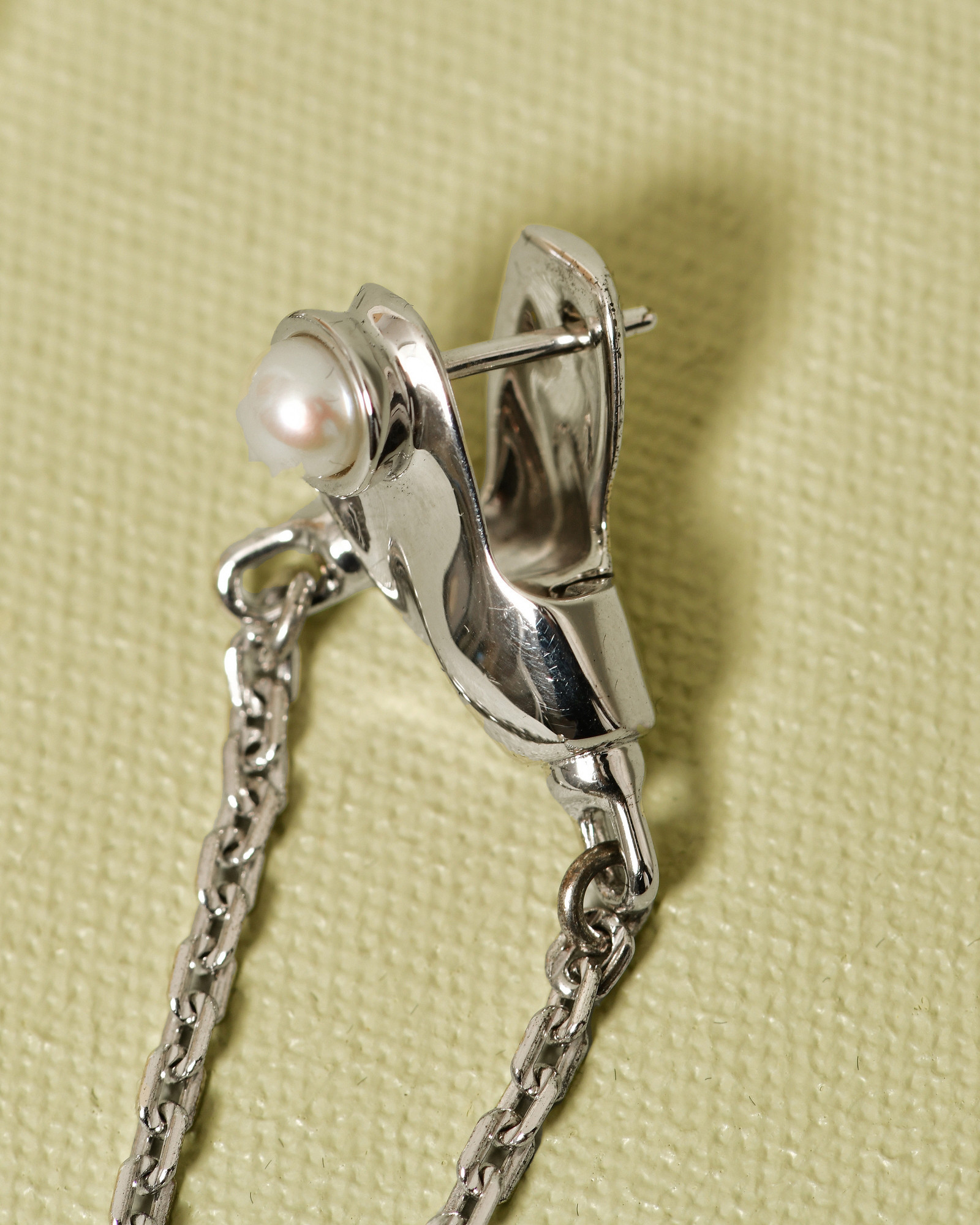 Boucles d’oreilles pendantes à chaîne et perles Published By