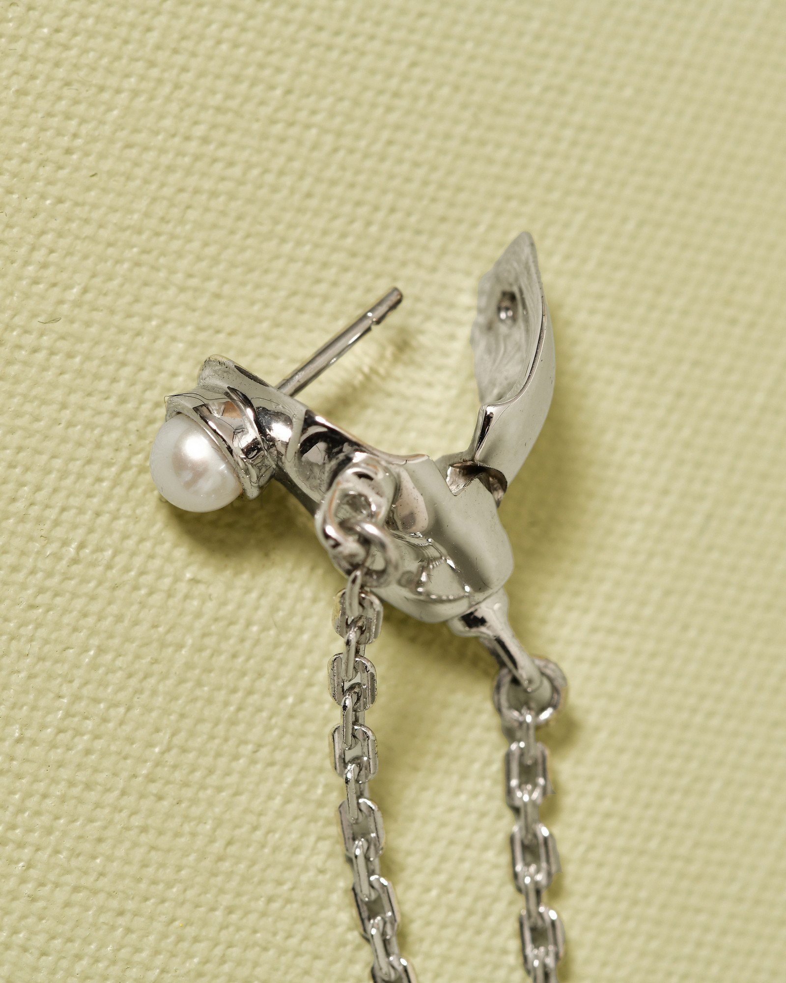 Boucles d’oreilles pendantes à chaîne et perles Published By