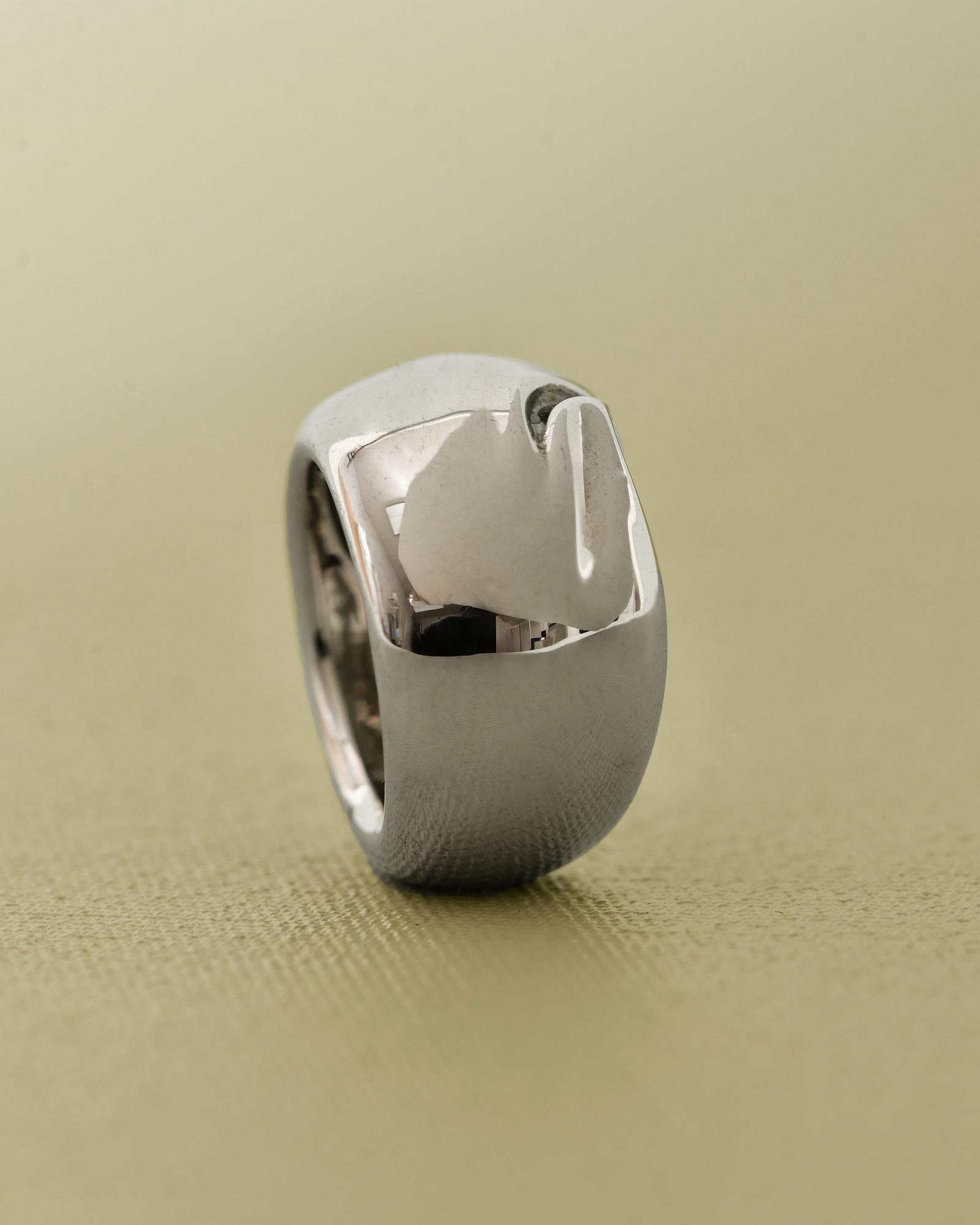 Bague drapée argentée Published By