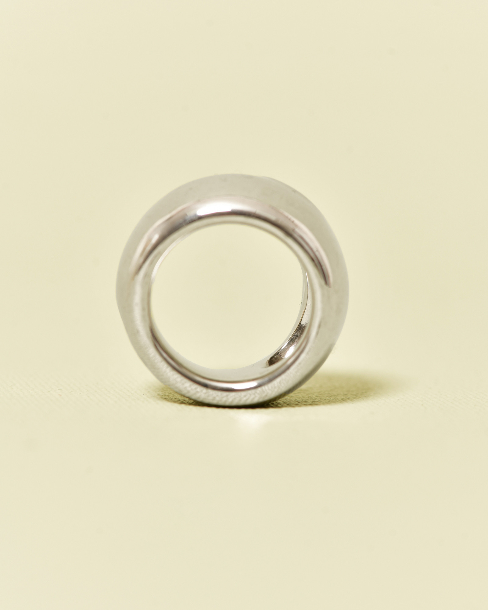 Bague drapée argentée Published By