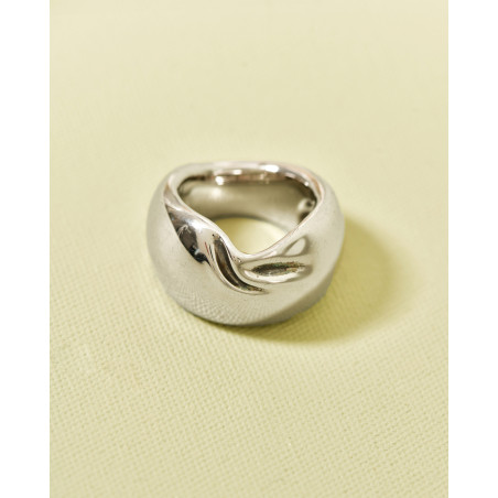 Bague drapée argentée Published By