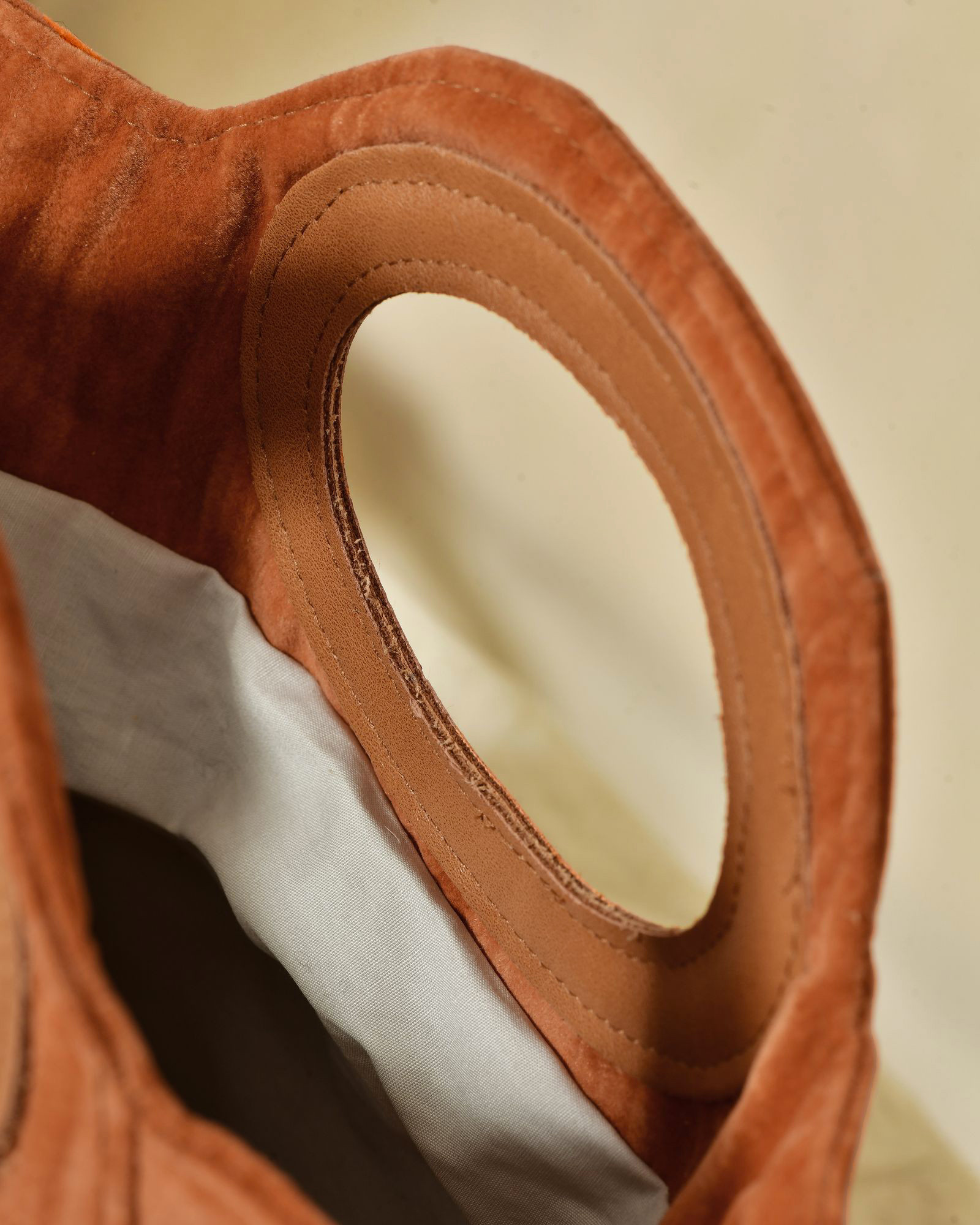 Sac à main terracotta avec poignée sculptée La Milanesa