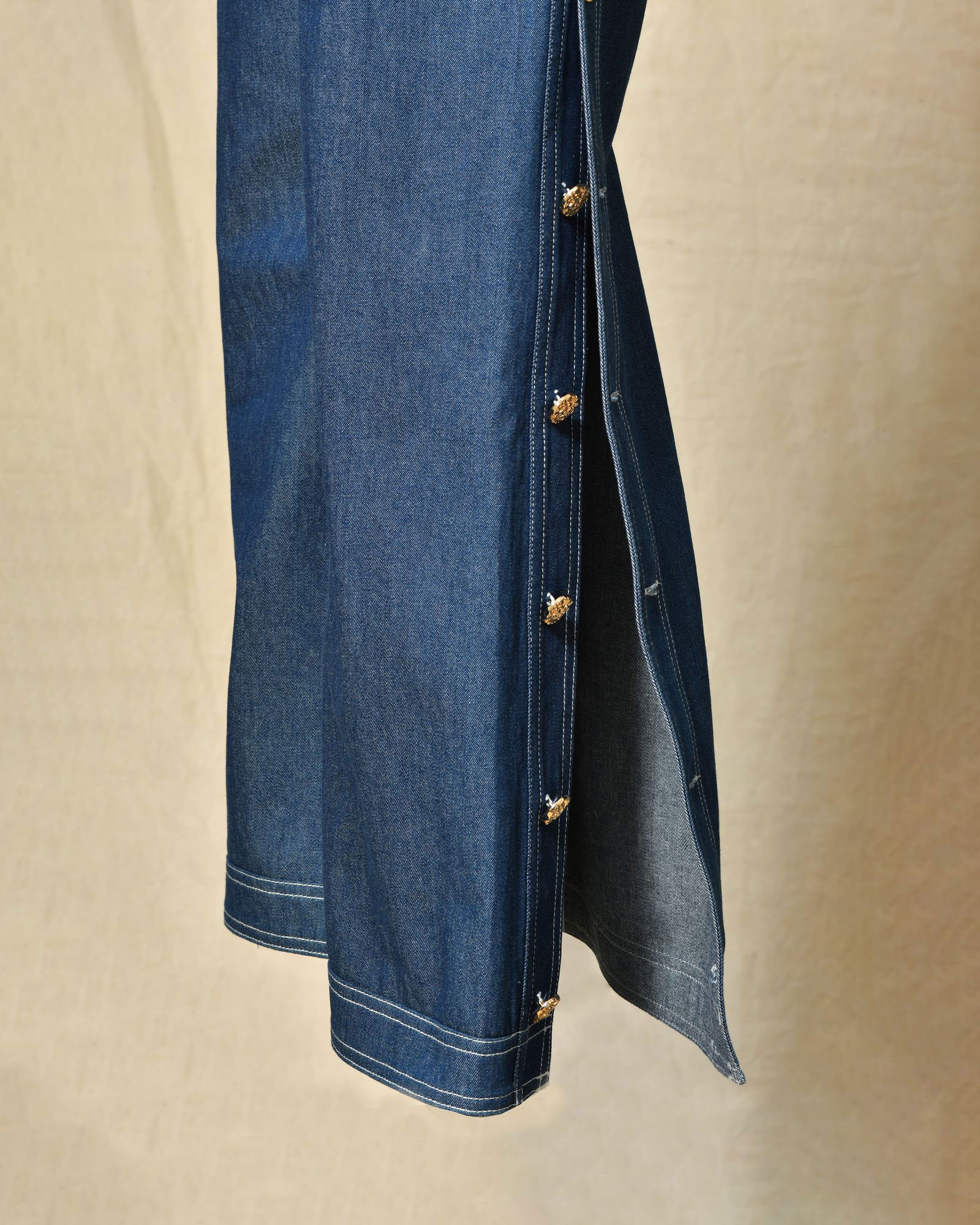 Pantalon denim large avec boutons dorés latéraux Edward Achour