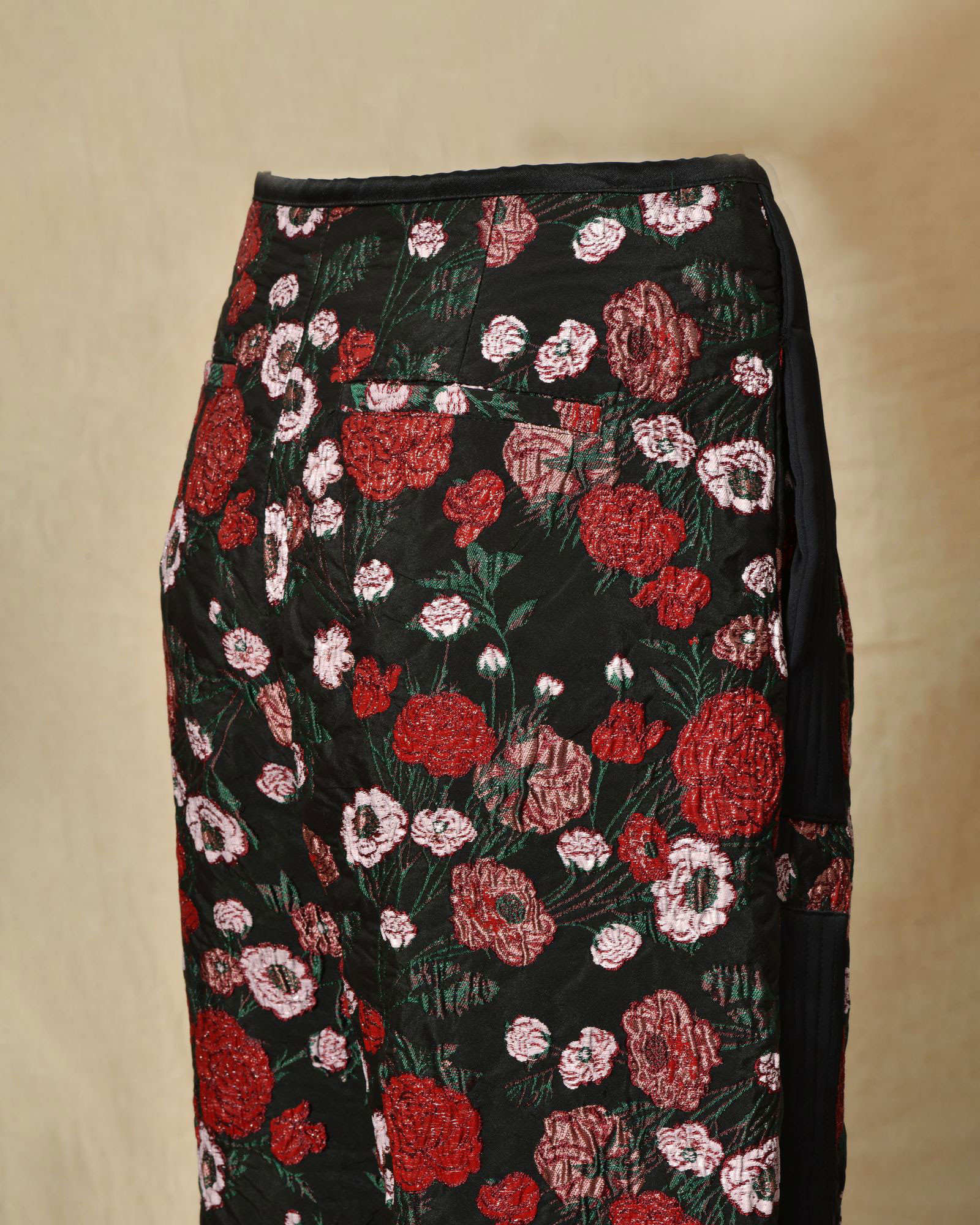 Pantalon noir à imprimé floral rouge Malloni