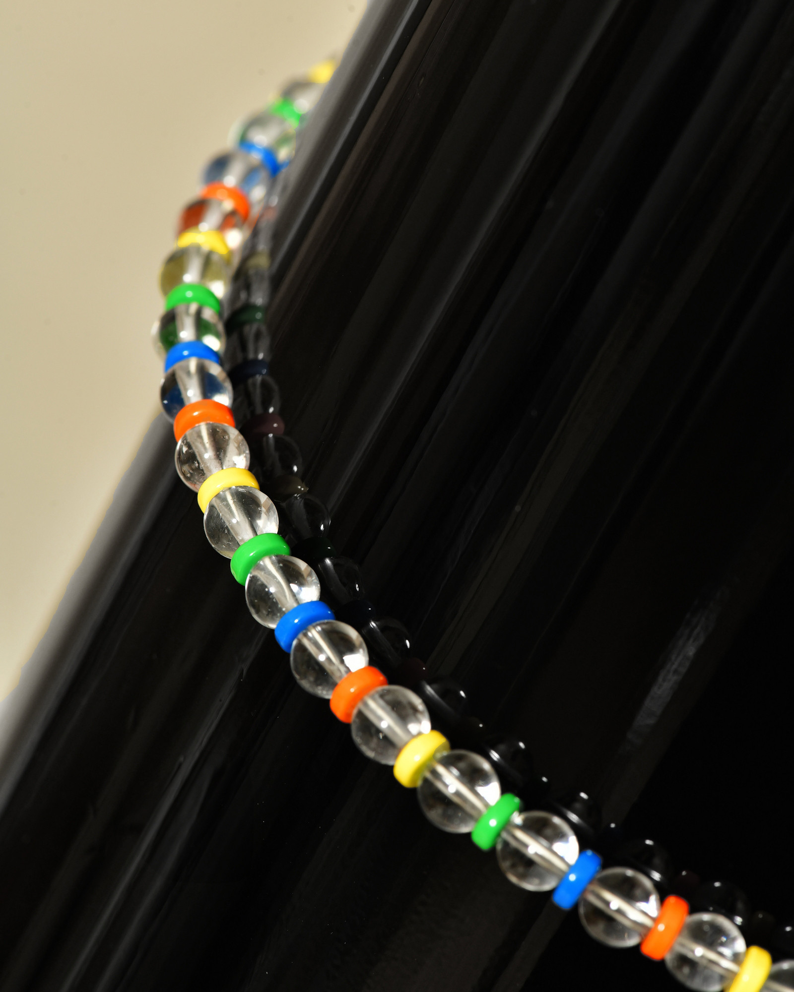 Collier perles transparentes multicolores Eliou