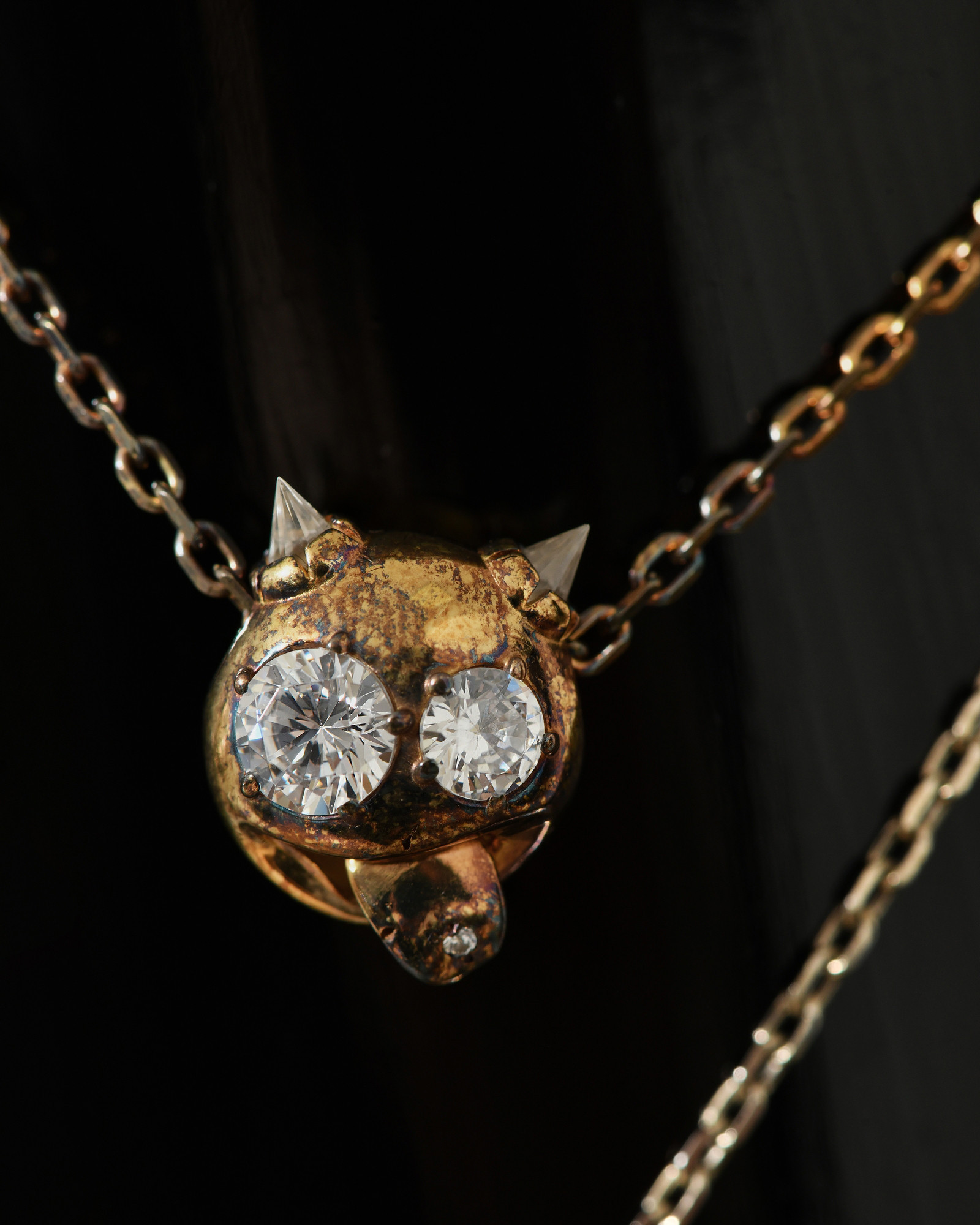 Collier à pendentif tête de monstre effet vieilli Alan Crocetti