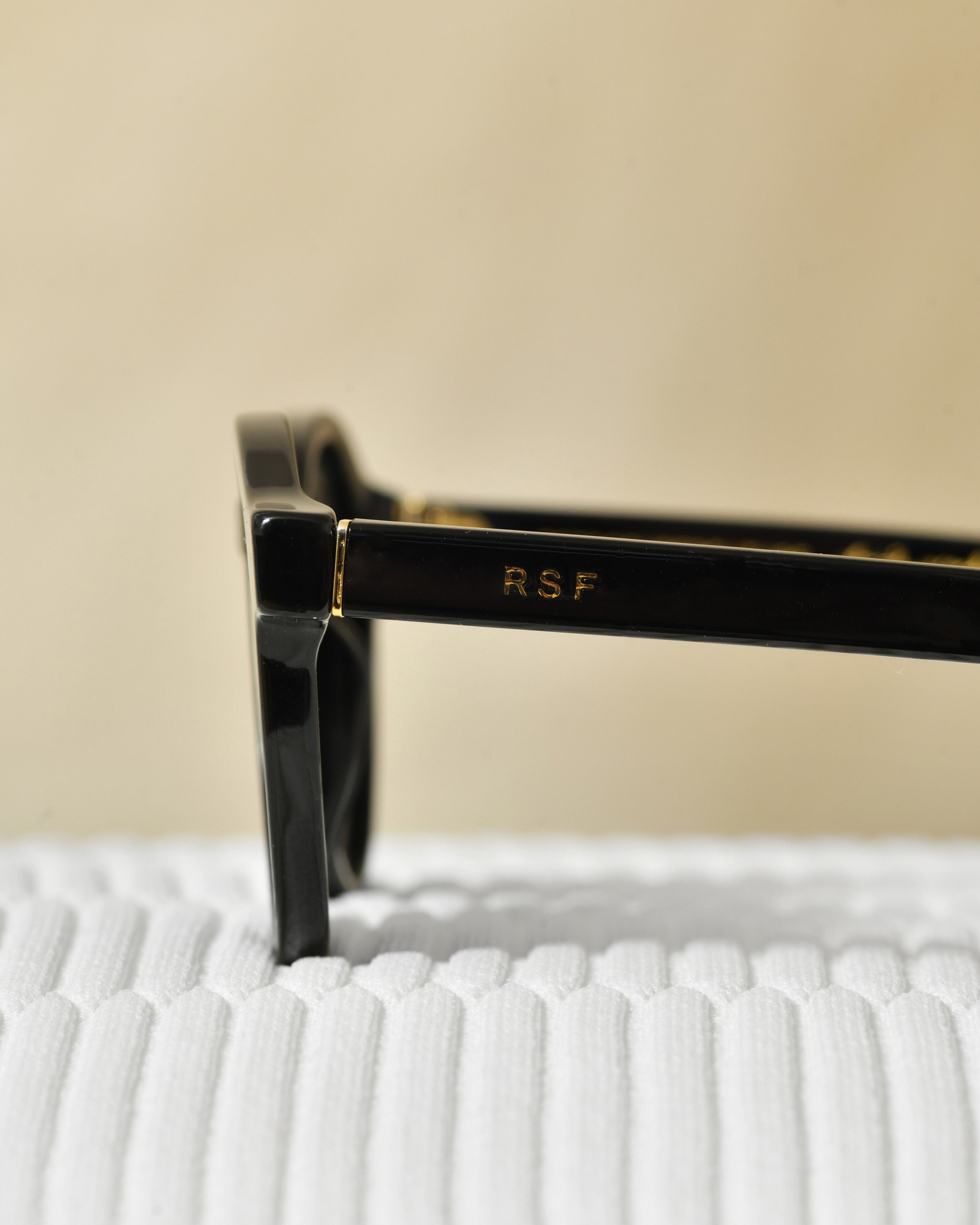 Lunettes de soleil noires Retrosuperfuture