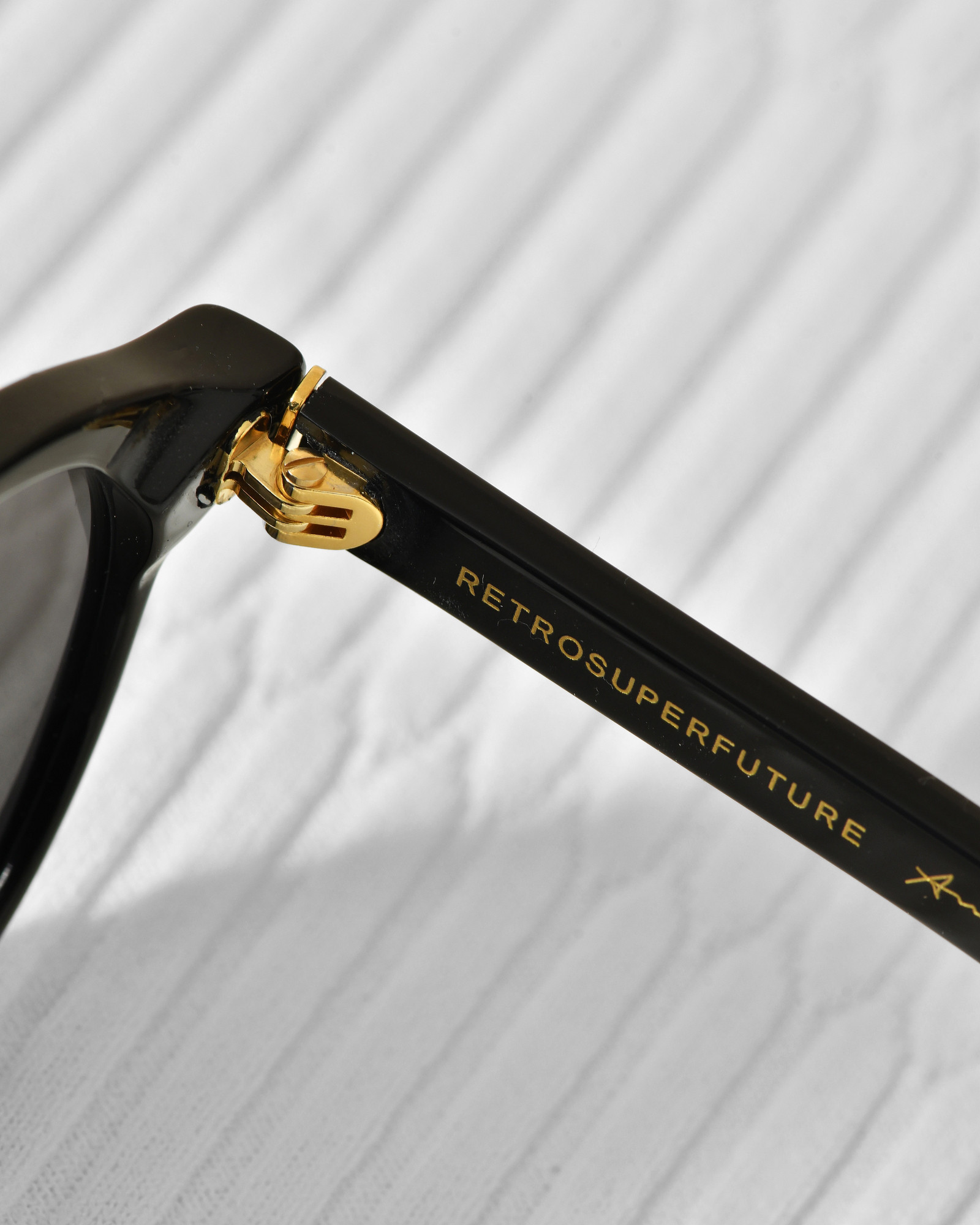 Lunettes de soleil noires Retrosuperfuture