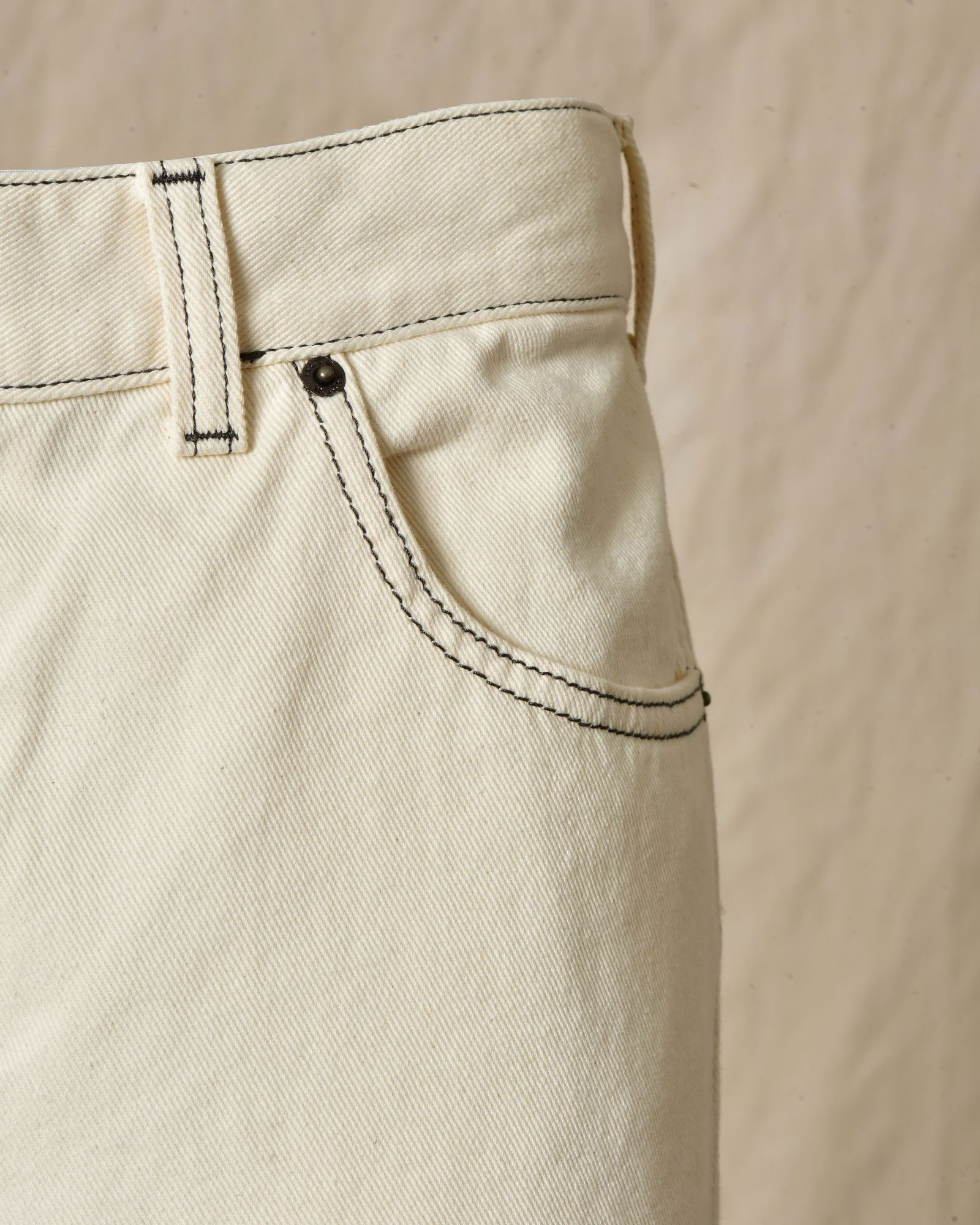 Jean en coton écru à surpiqûres contrastantes Ixos