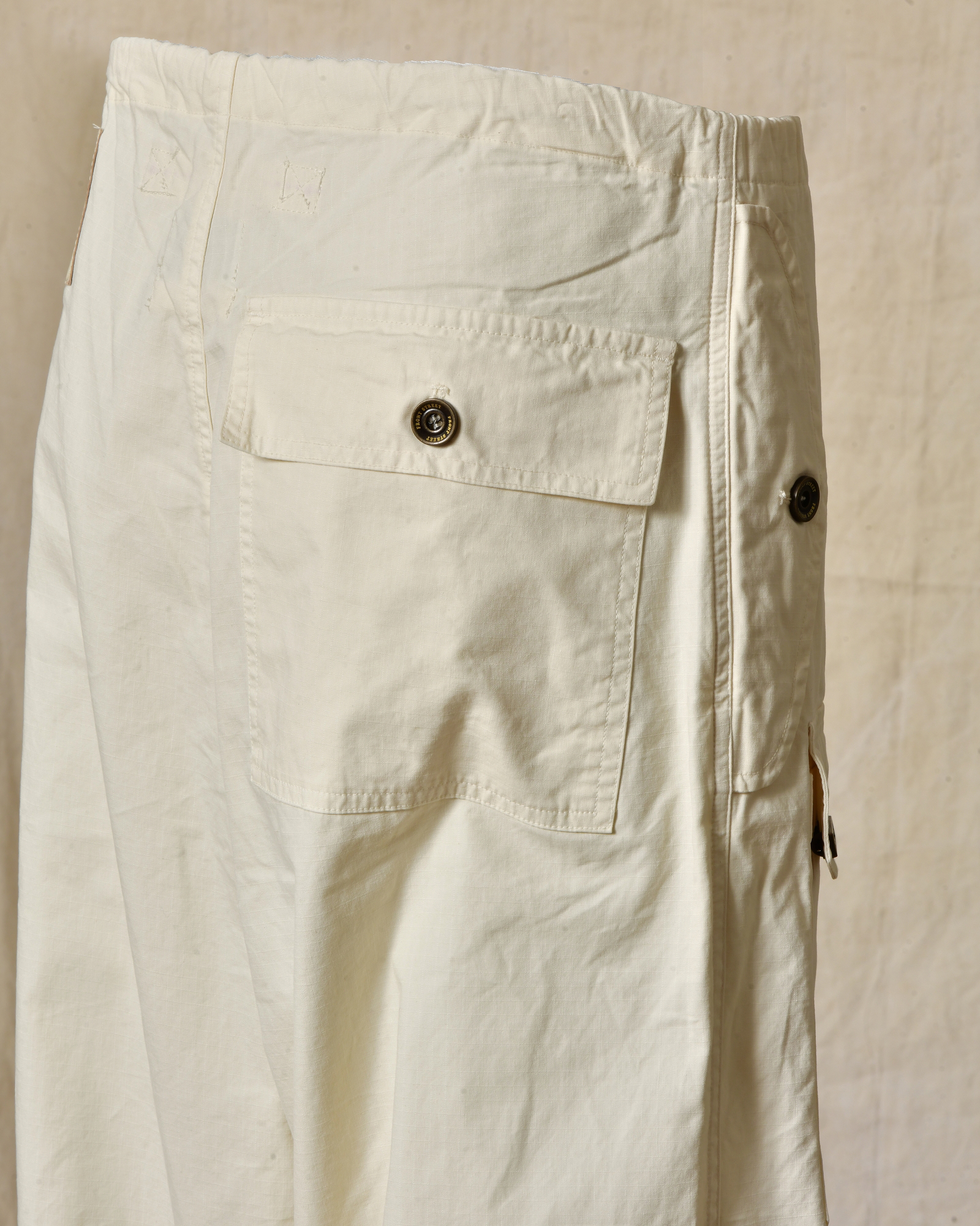 Pantalon parachute blanc Front Street