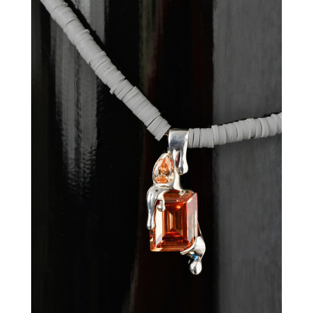 Collier perles grises avec pendentif cristal orange Alan Crocetti