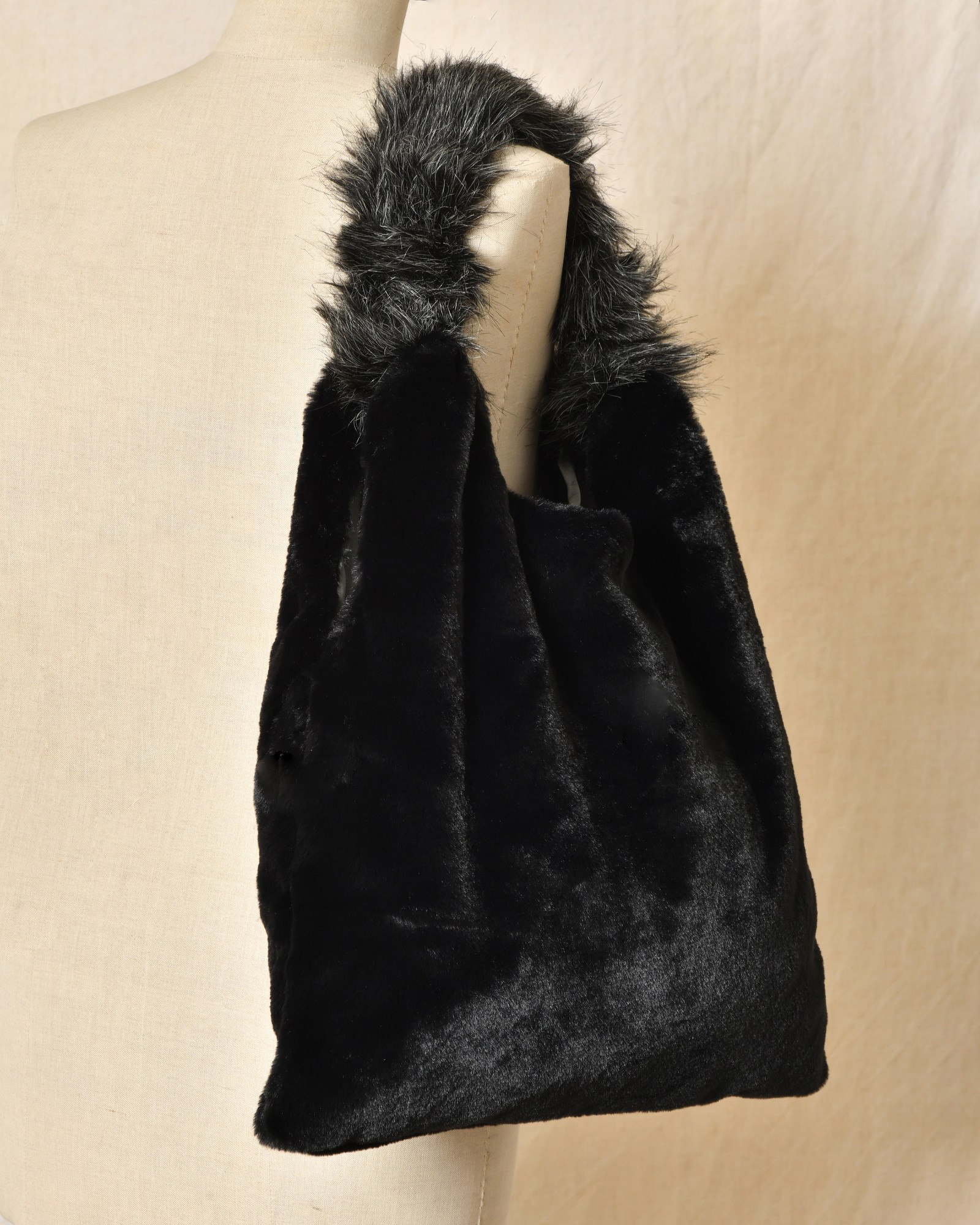 Sac cabas noir effet fourrure Anita Bilardi