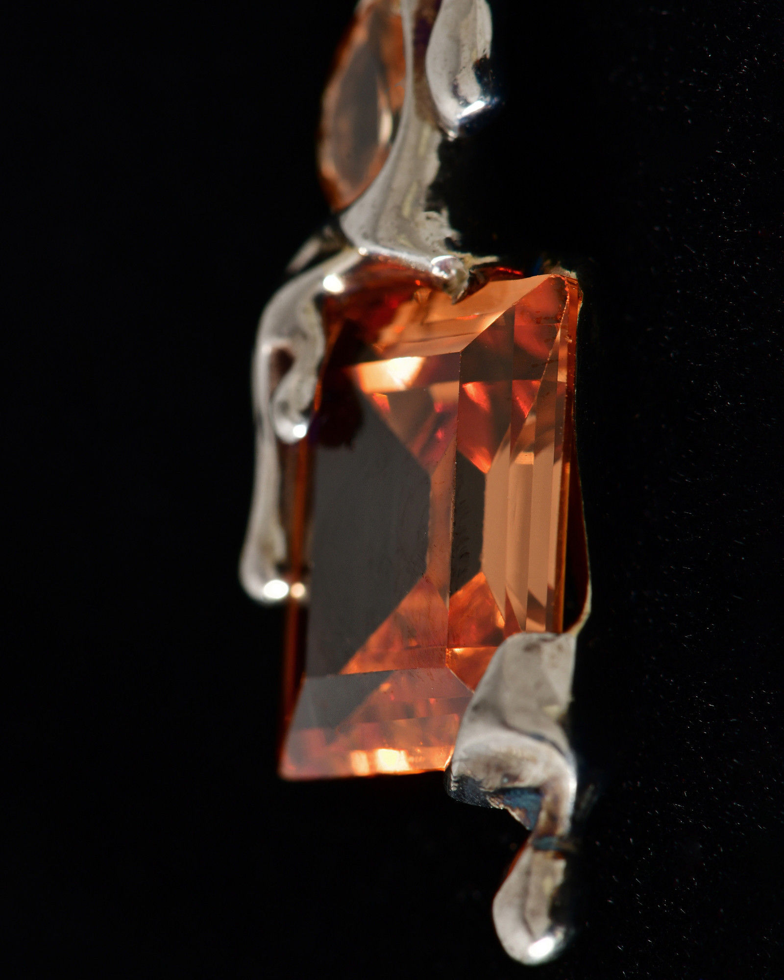 Collier perles grises avec pendentif cristal orange Alan Crocetti