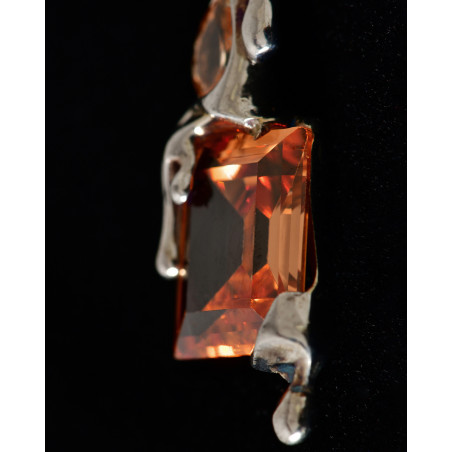 Collier perles grises avec pendentif cristal orange Alan Crocetti