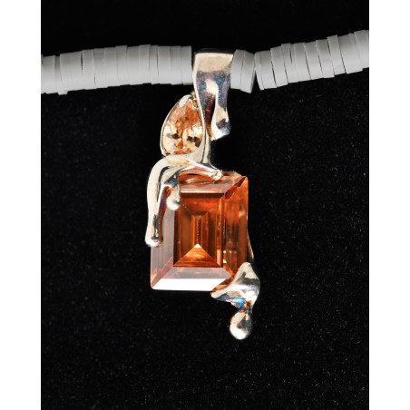 Collier perles grises avec pendentif cristal orange Alan Crocetti