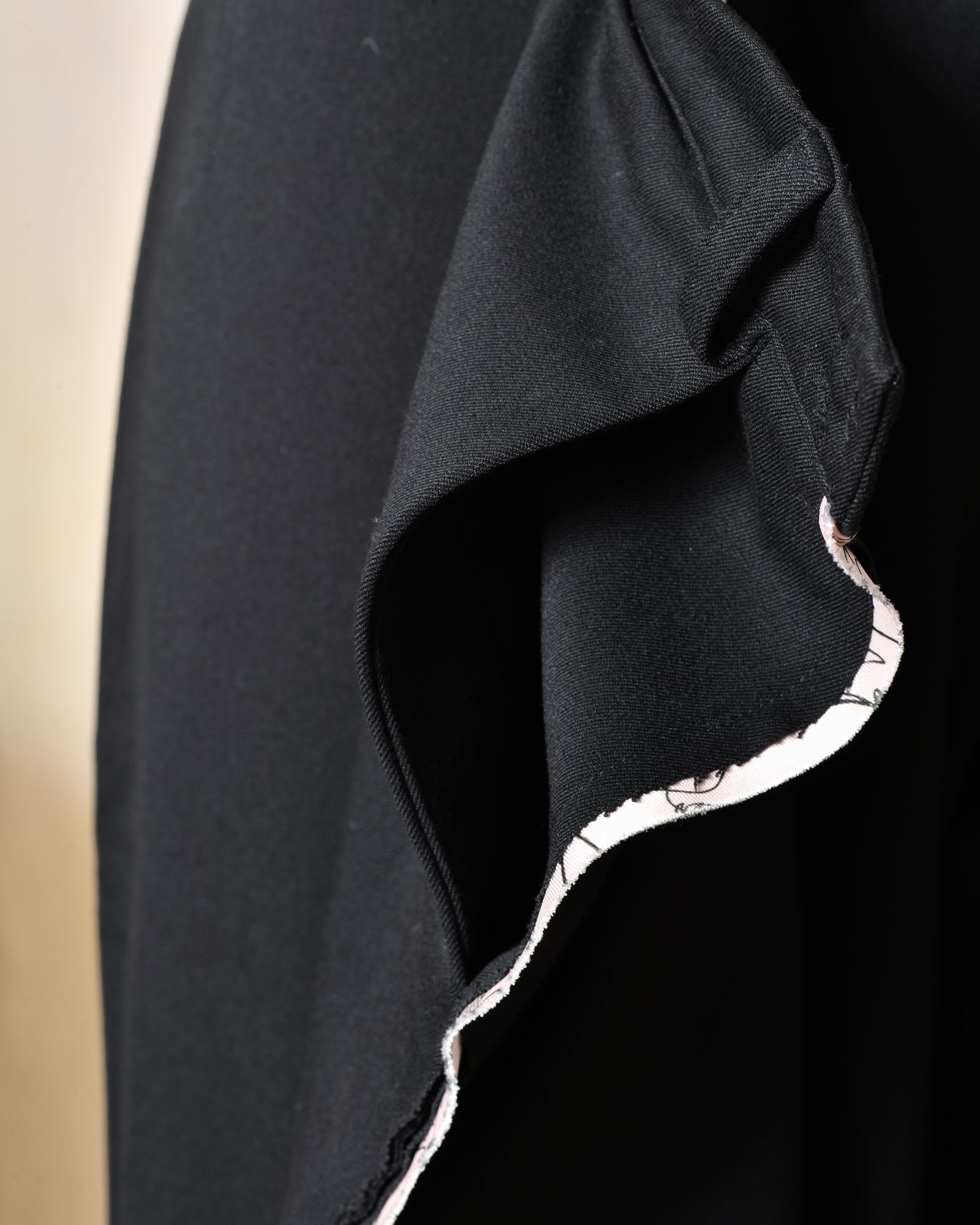 Pantalon à fermeture asymétrique noir Balossa