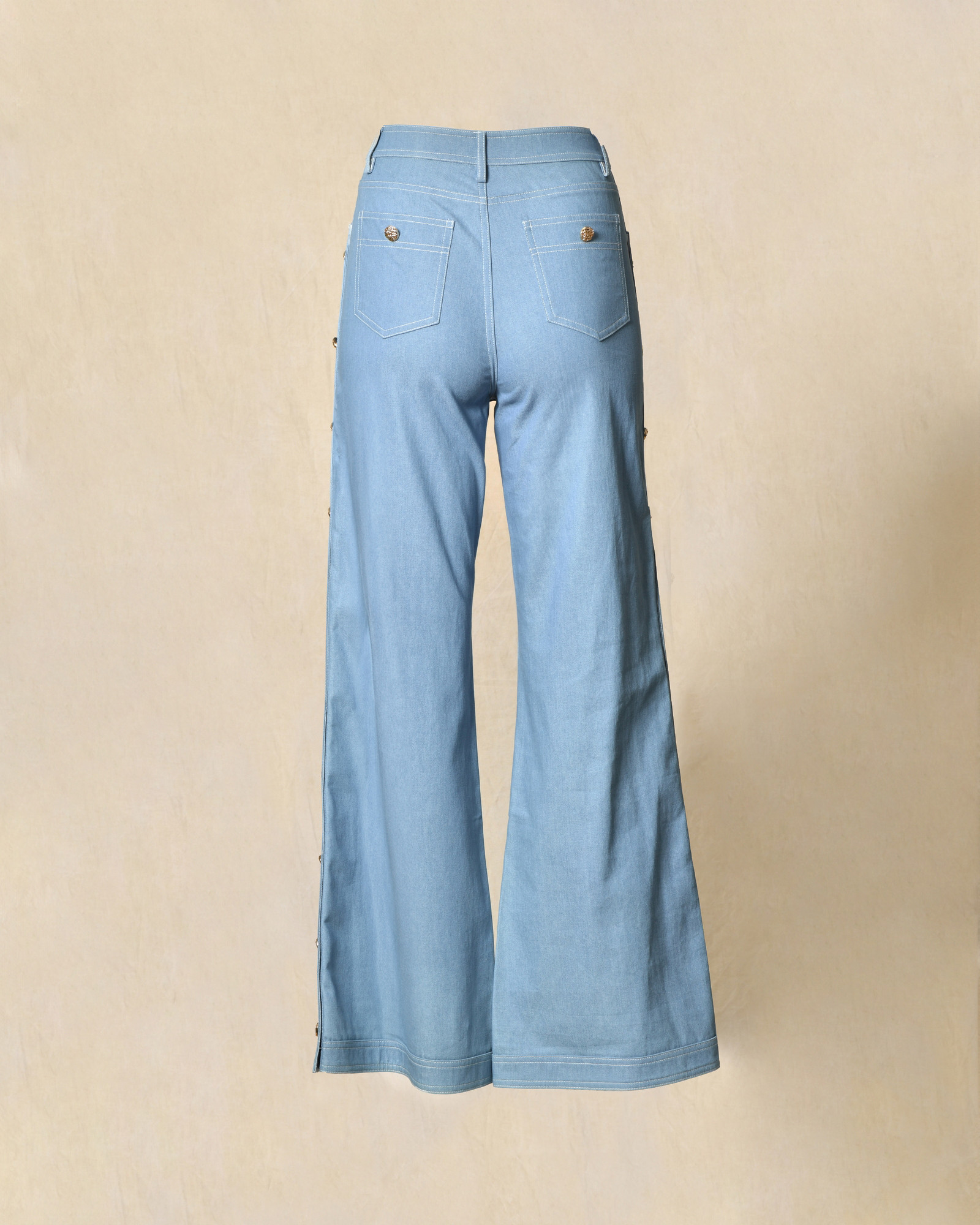 Pantalon denim large avec boutons dorés latéraux Edward Achour