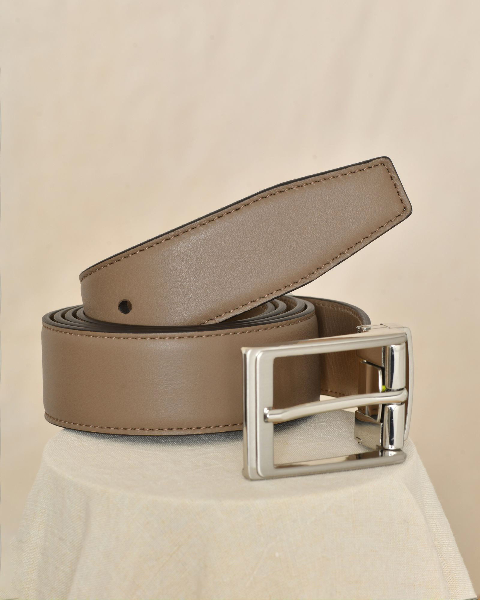 Ceinture en cuir lisse taupe réglable Falorni