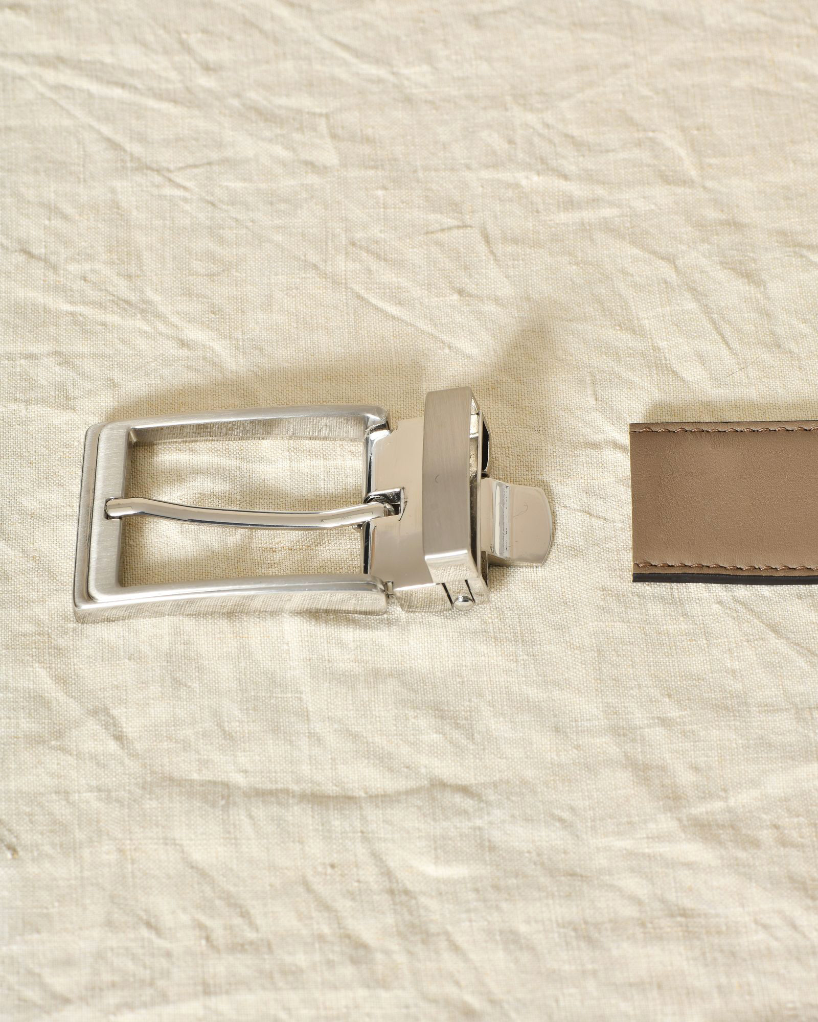 Ceinture en cuir lisse taupe réglable Falorni