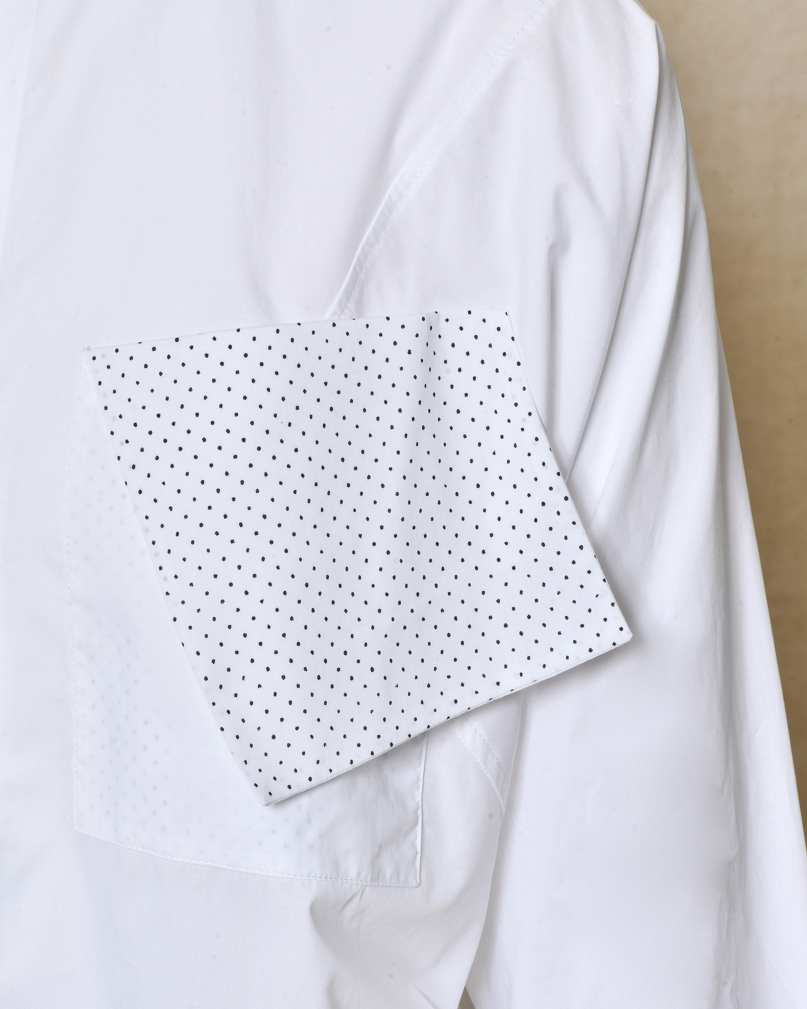 Chemise blanche oversize à poches contrastées Balossa