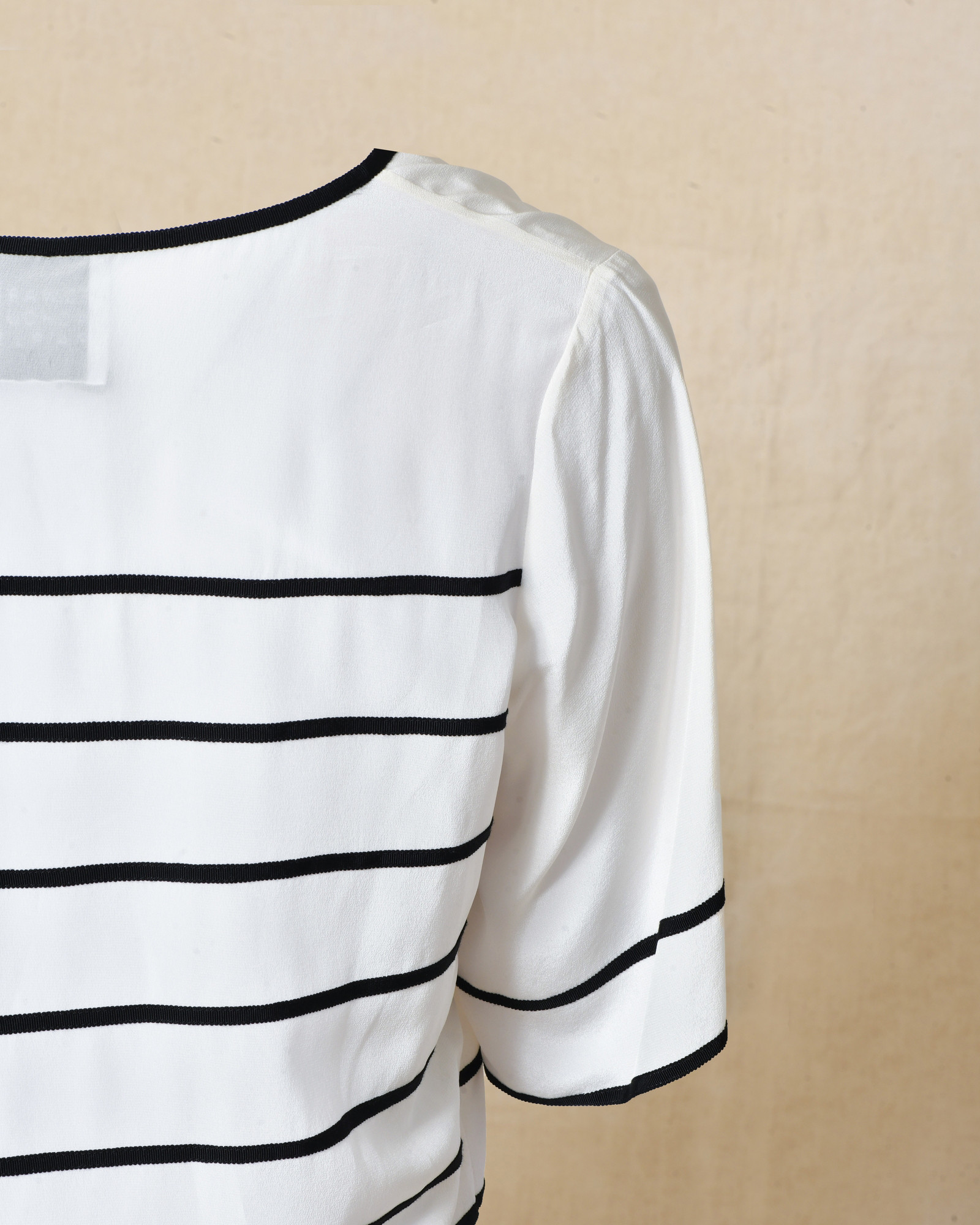 Top en soie blanc à fines rayures noires Edward Achour
